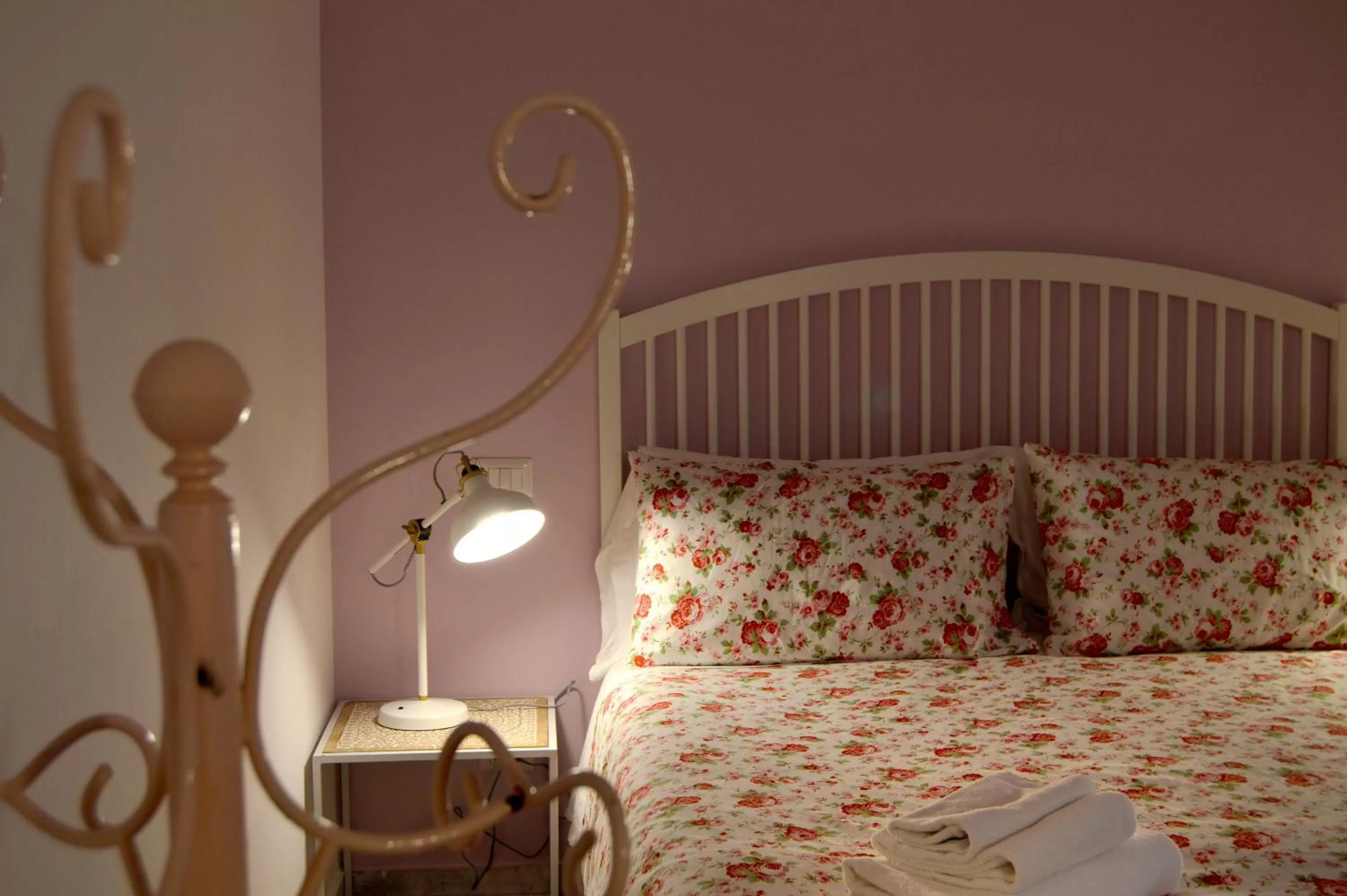 Decorative detail, Bed in La Locanda Dell'Arte-Museo