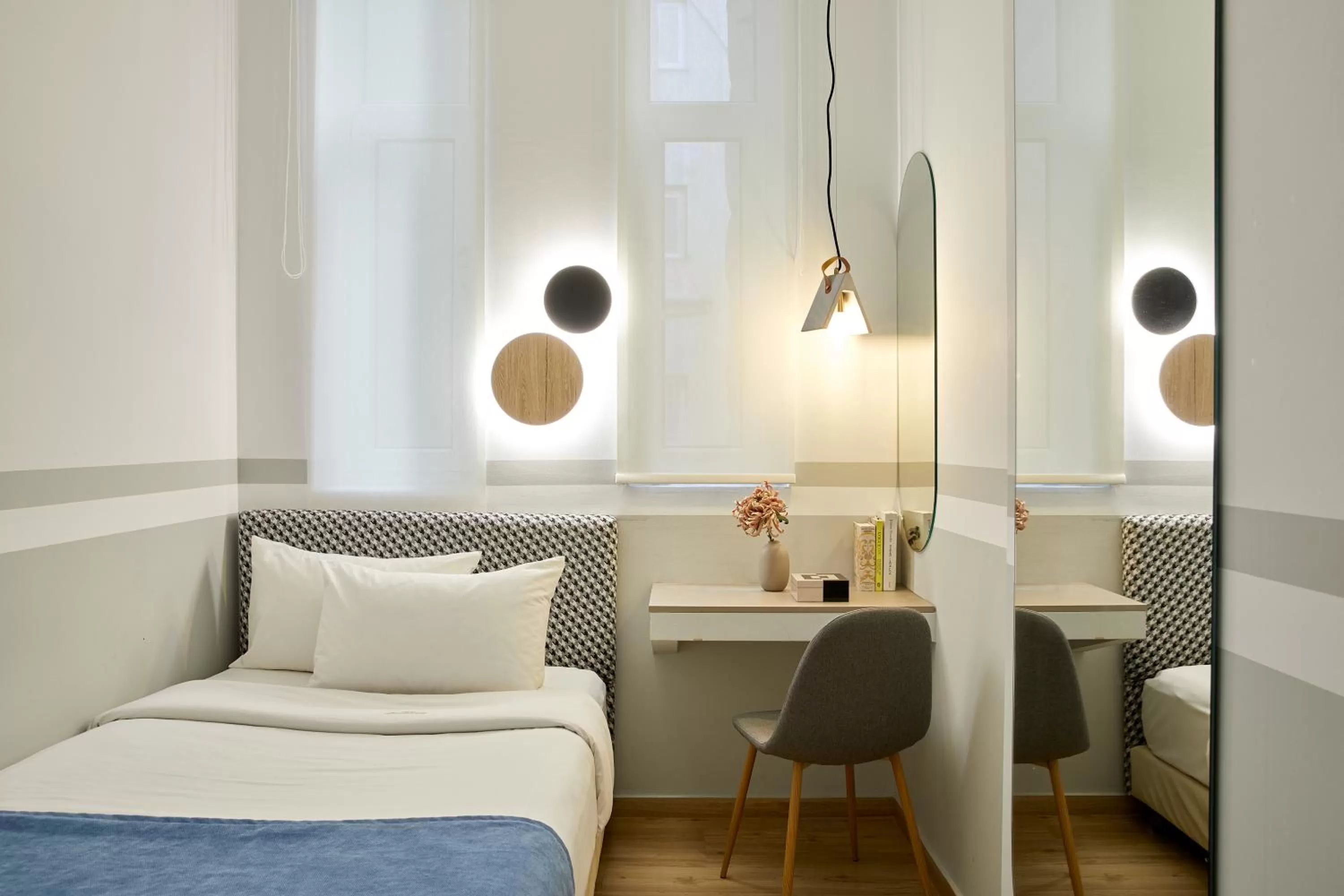 Photo of the whole room, Bed in Hotel Luxembourg