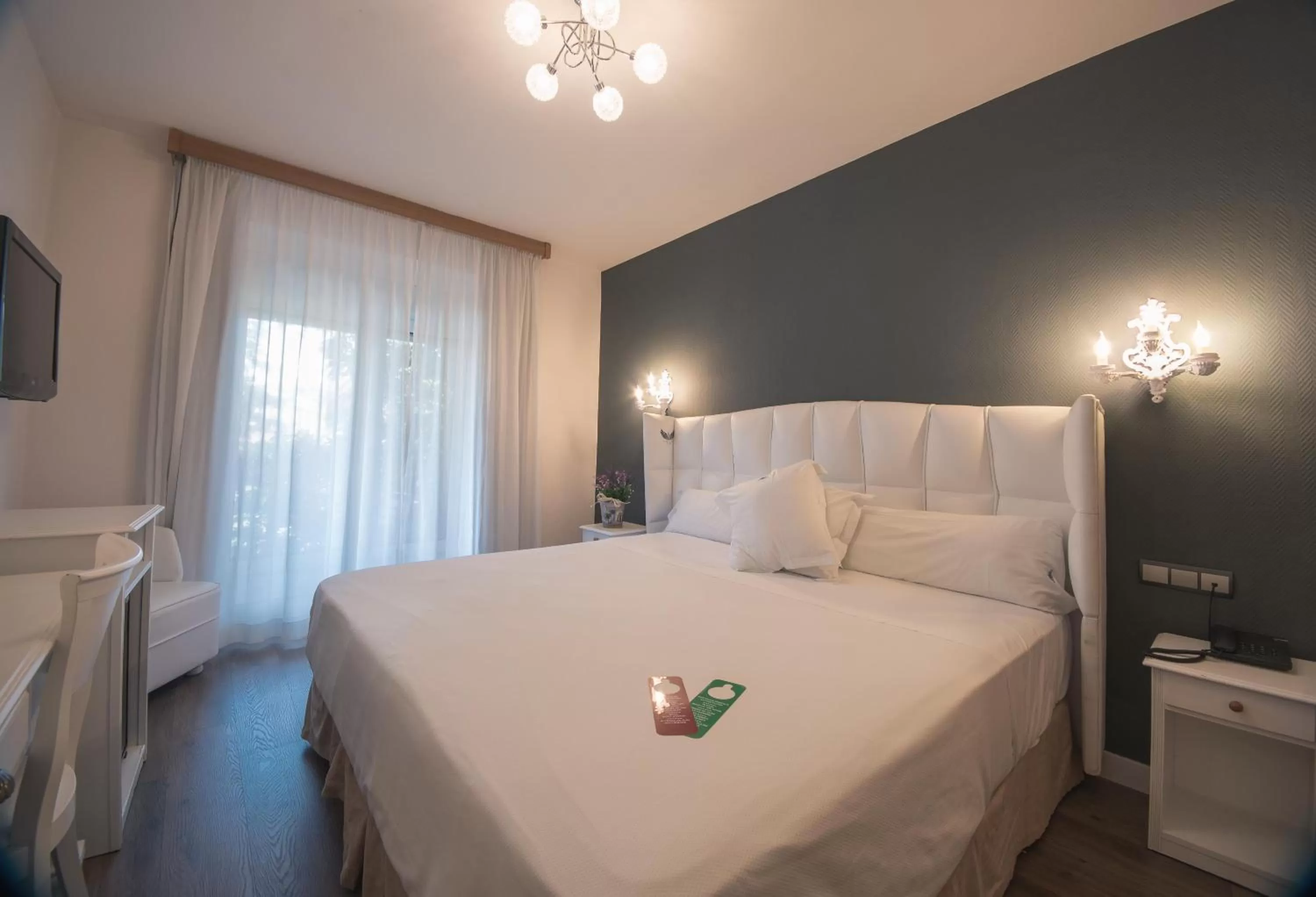 Photo of the whole room, Bed in Hotel Los Angeles Granada