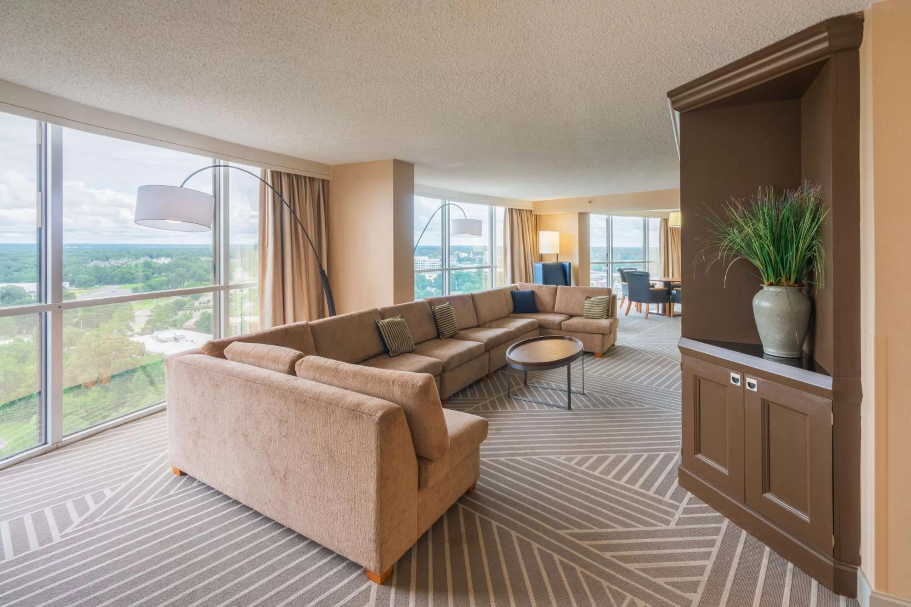 Living room in Hilton Memphis