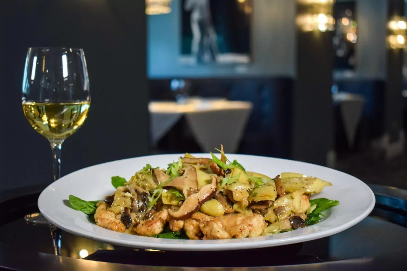 Restaurant/places to eat in Hotel Legends