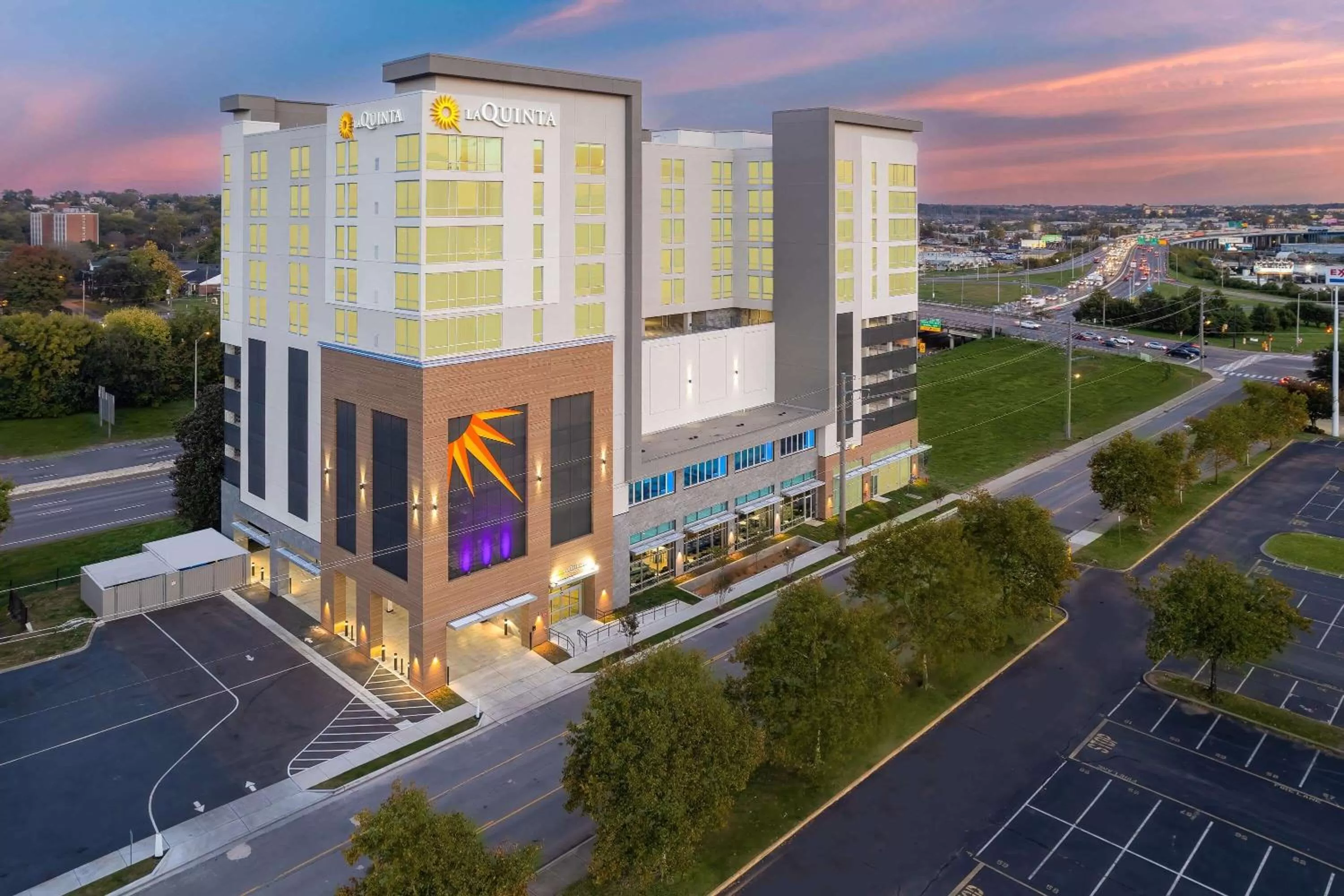 Property building in La Quinta Inn & Suites by Wyndham Nashville Downtown Stadium