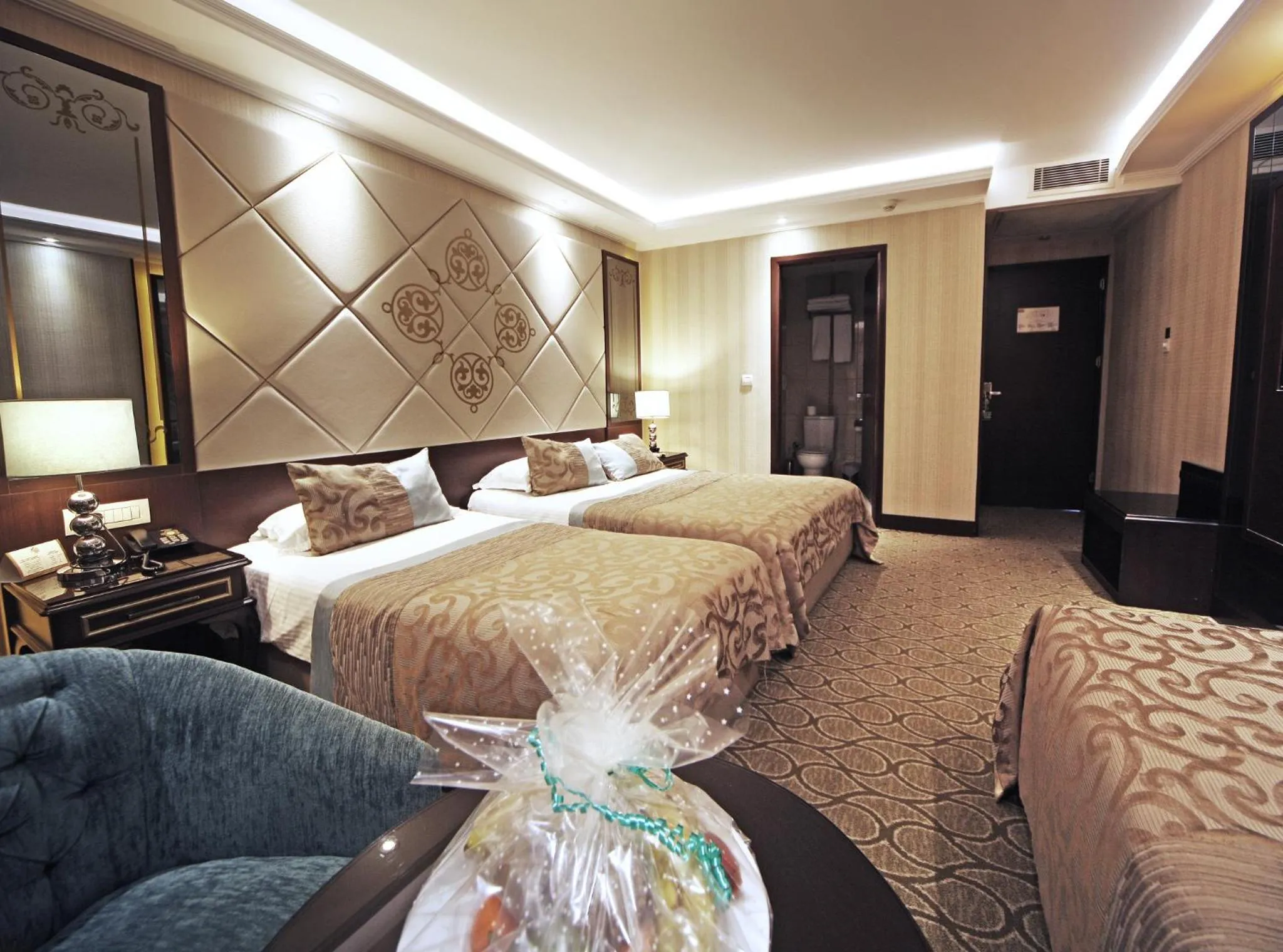 Family, Bed in Black Bird Hotel