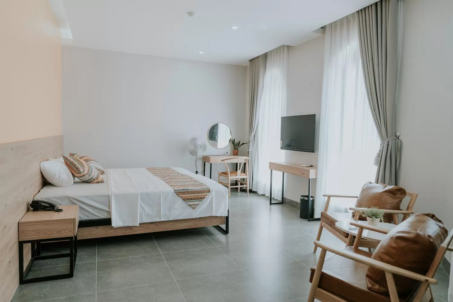 Photo of the whole room, Bed in Le Cactus Hotel Ha Long