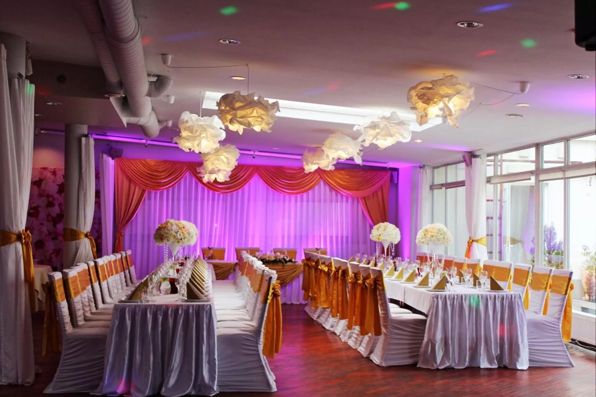 Banquet/Function facilities in NB Hotel with Free Parking
