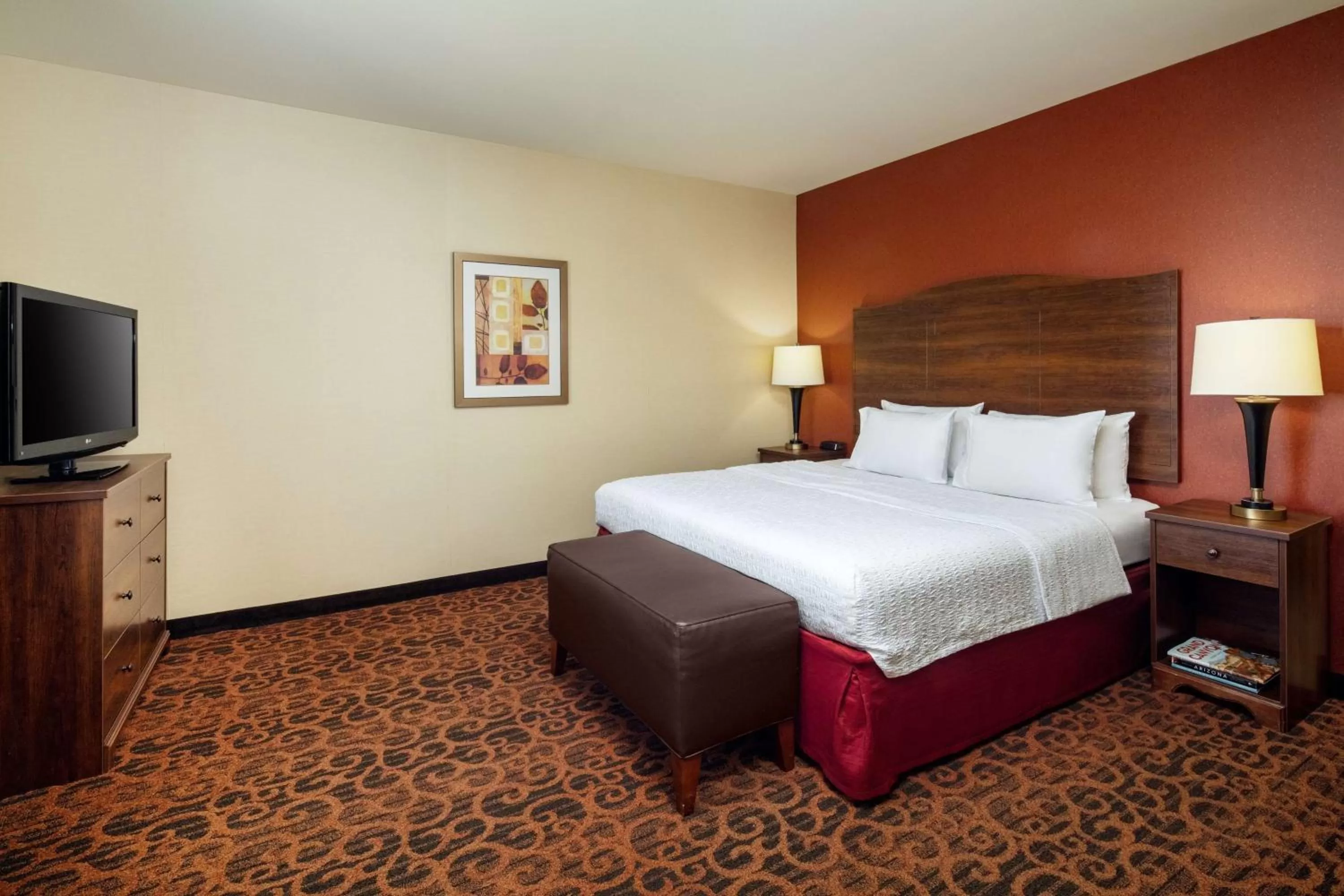 Bed in Hampton Inn & Suites Scottsdale at Talking Stick