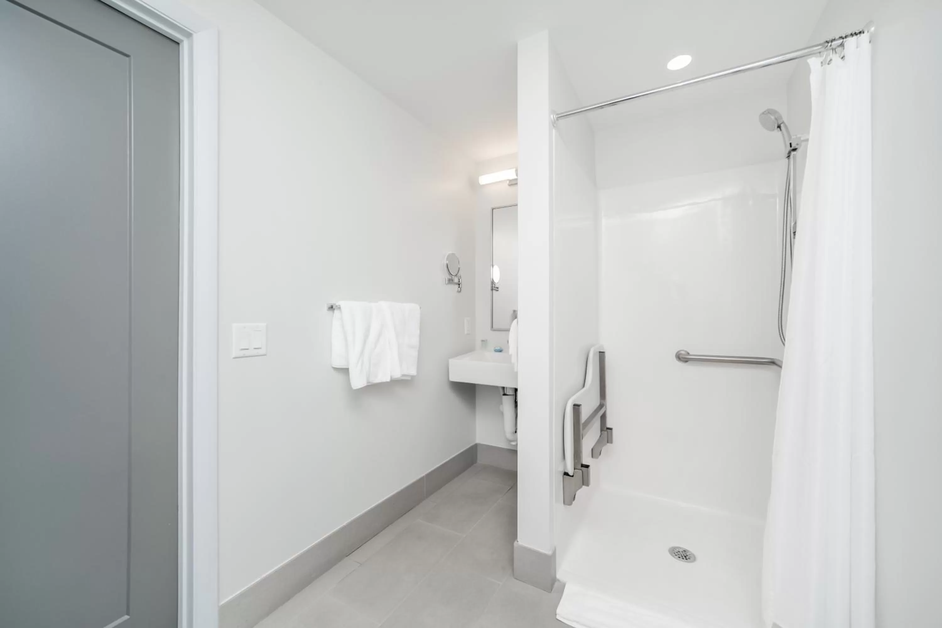 Shower in The Julia Hotel