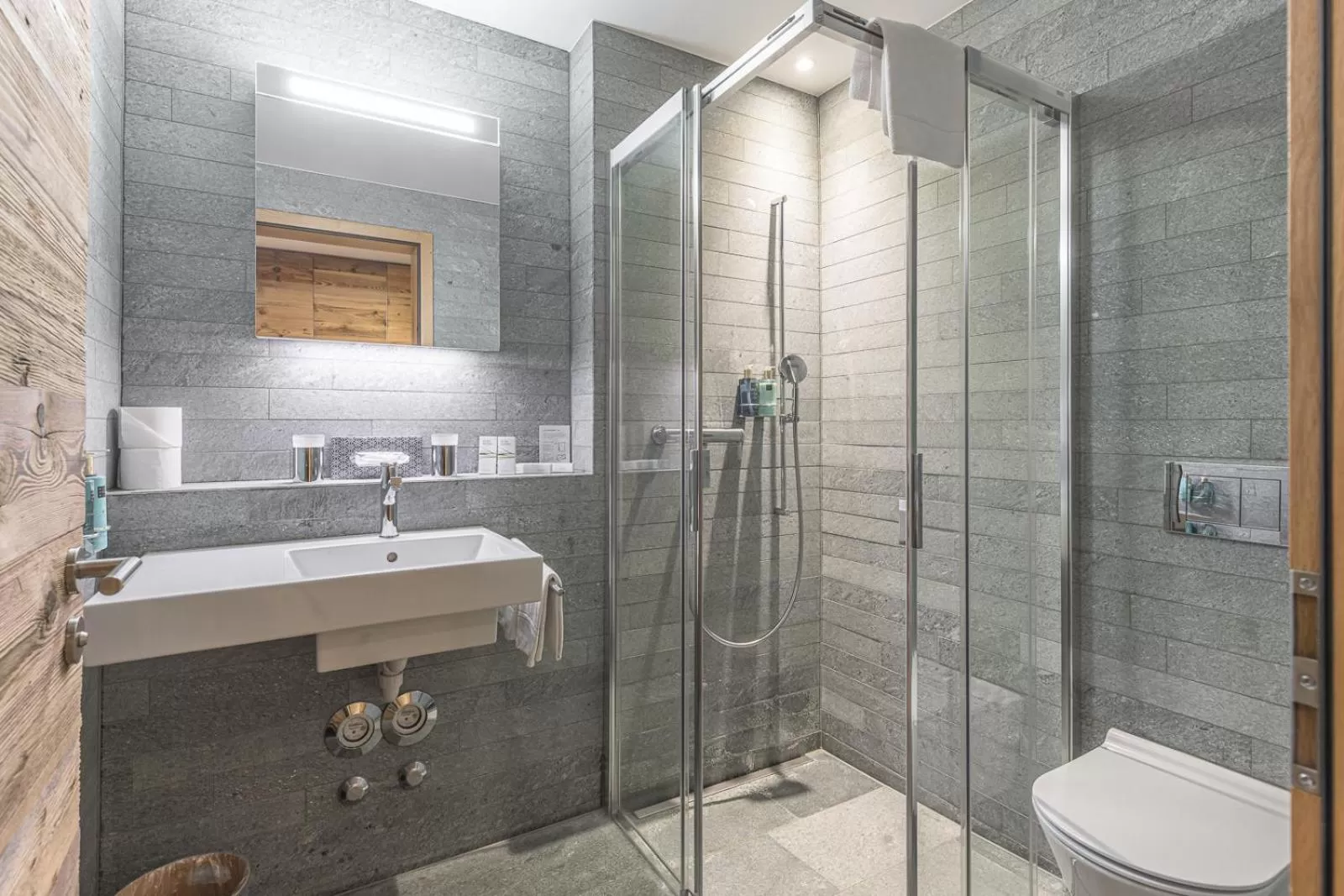 Toilet in Hotel Sarain Active Mountain Resort