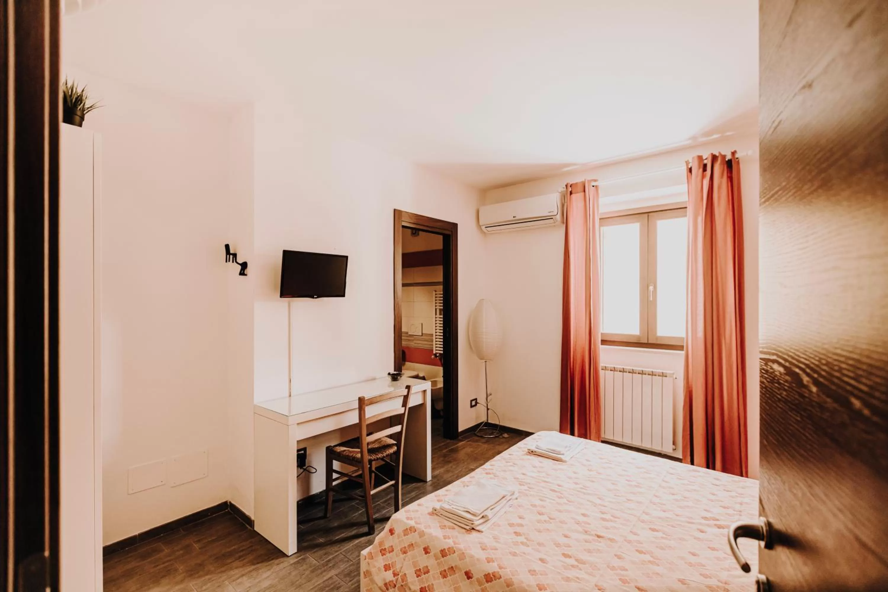 TV/Entertainment Center in B&b La Cicala