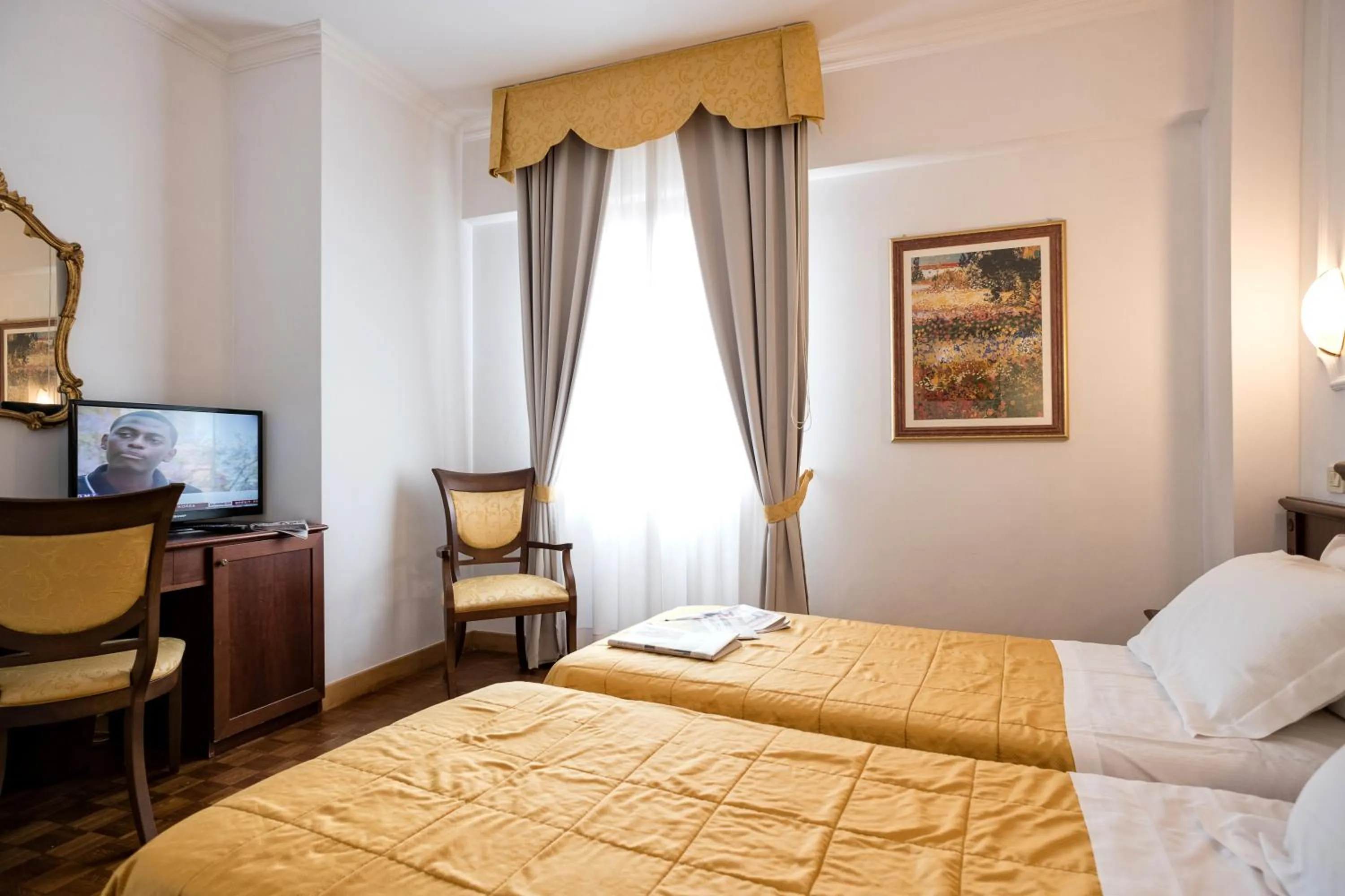 Photo of the whole room, Bed in Grand Hotel Italia