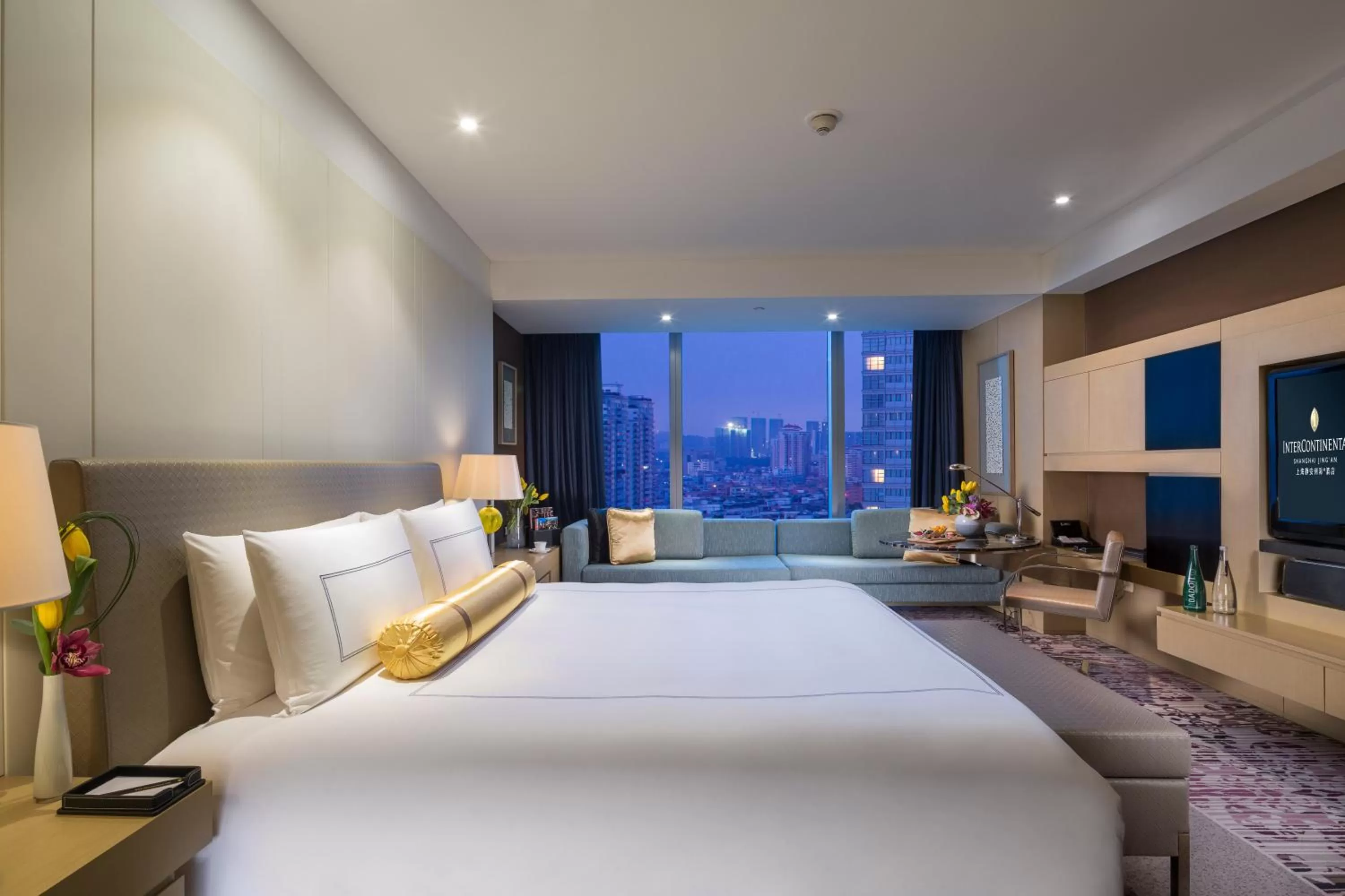 Property building, Bed in InterContinental Shanghai Jing' An by IHG