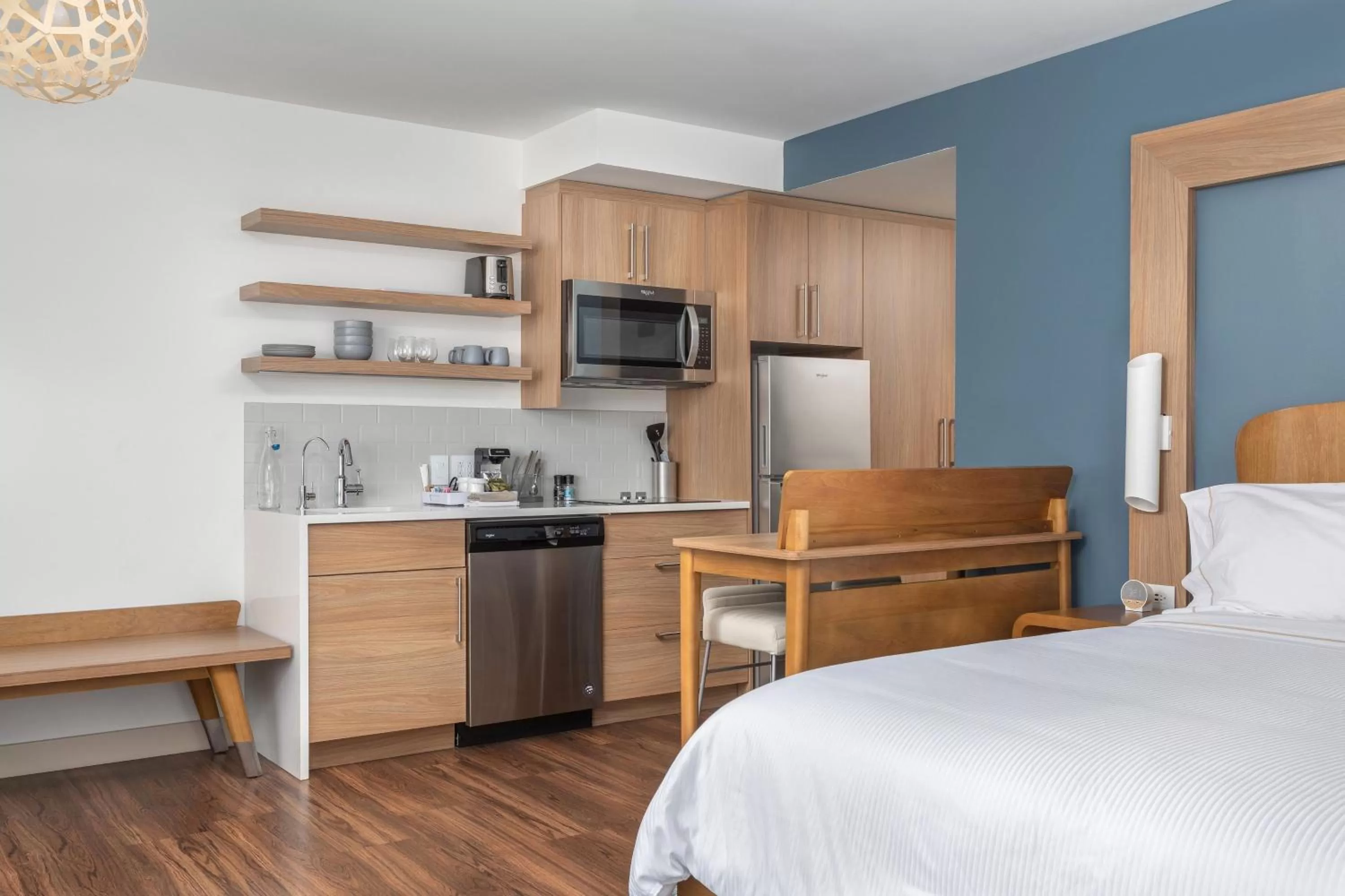 Photo of the whole room, Bed in Element Knoxville West