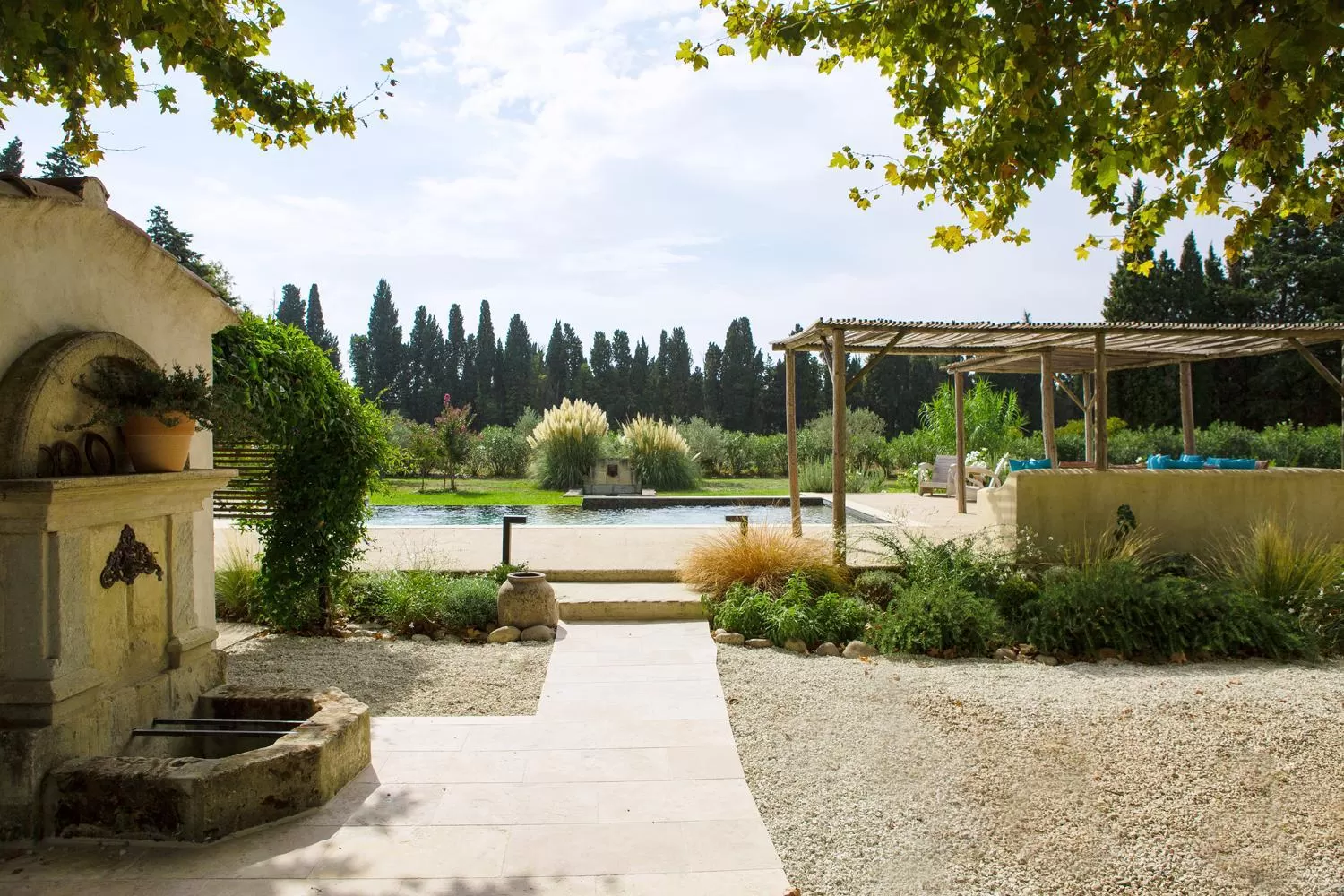 Swimming pool in Sous les Platanes B&B