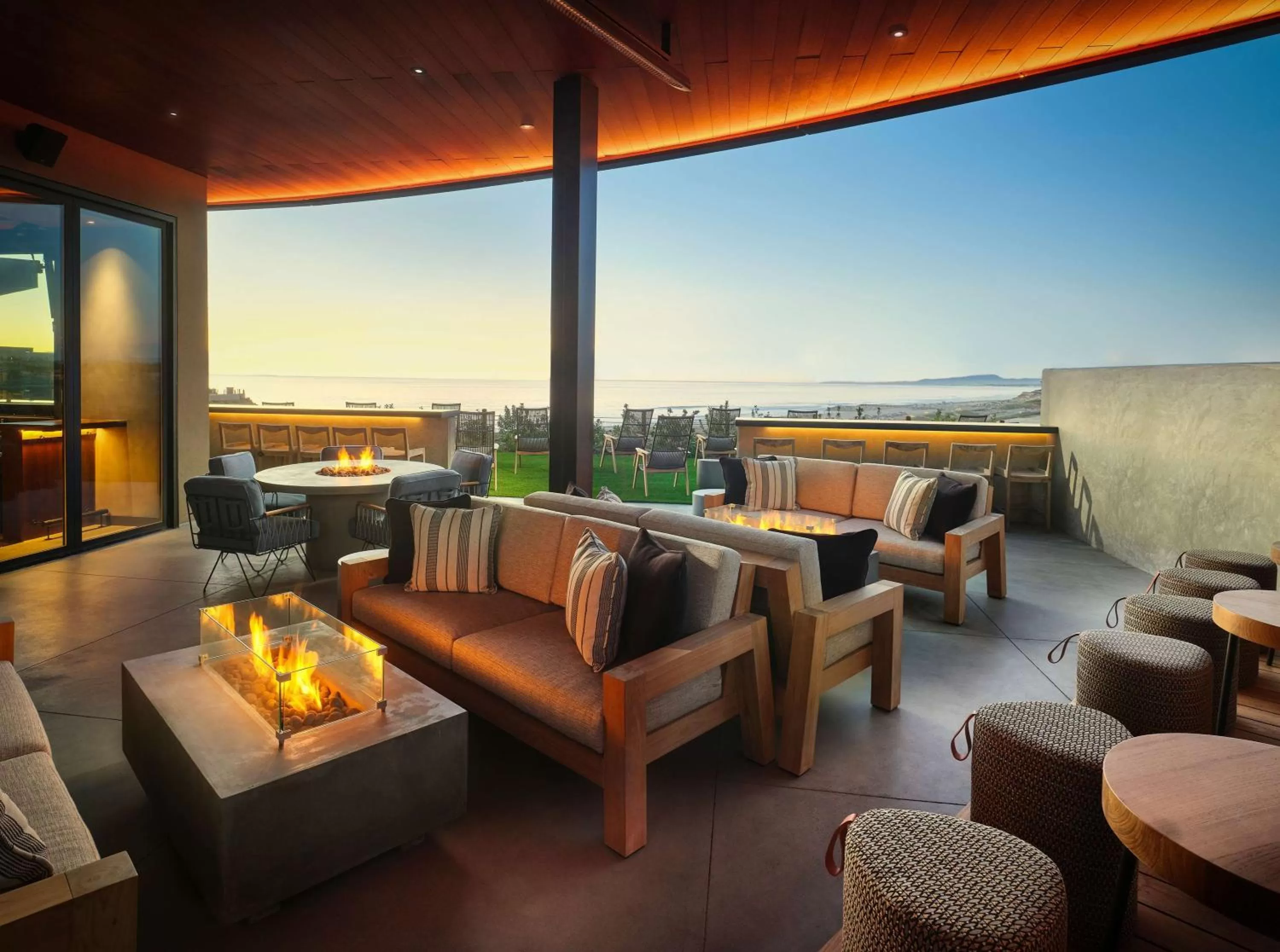 Lounge or bar in Alila Marea Beach Resort Encinitas, a Hyatt Resort