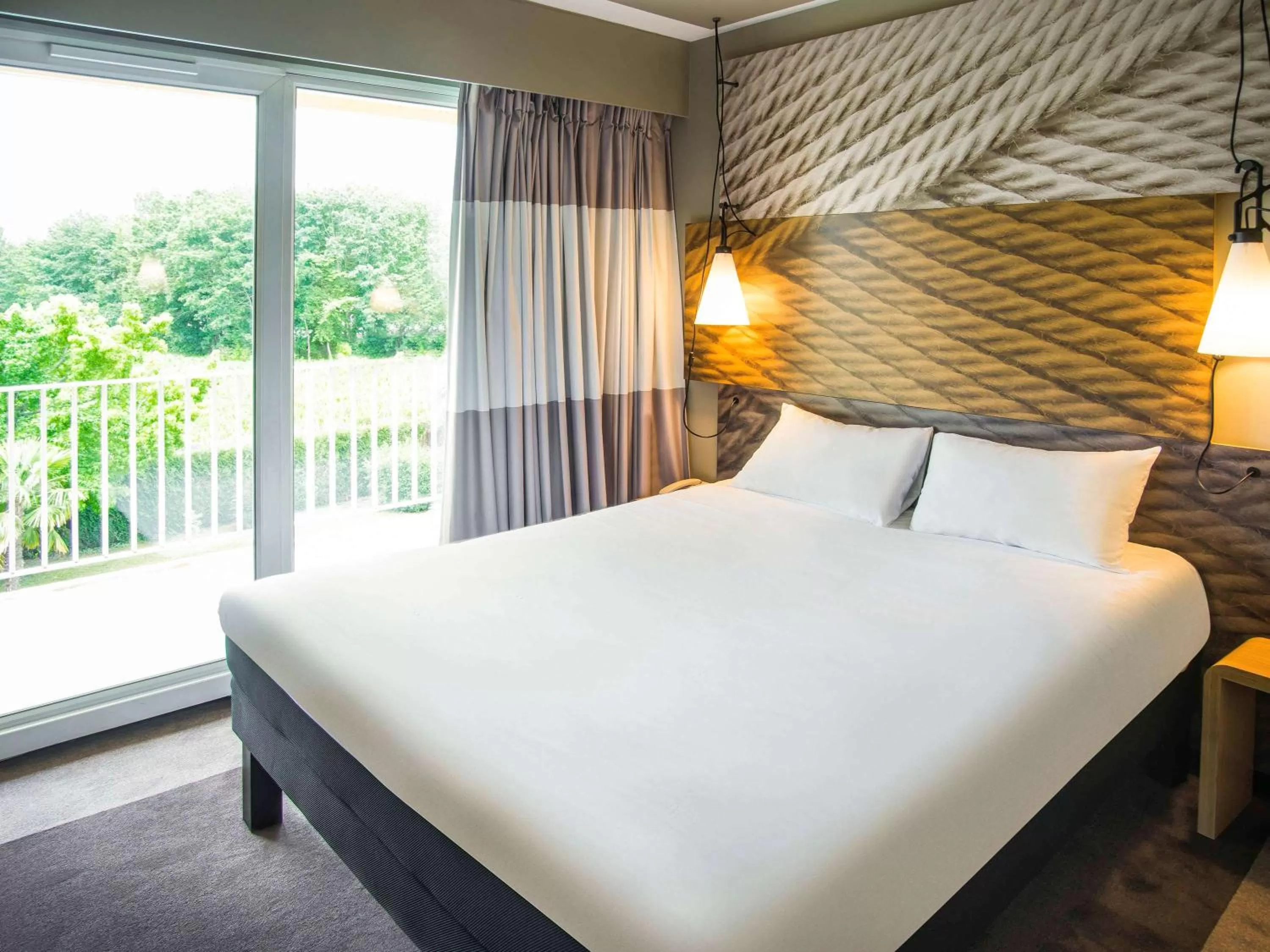 Property building, Bed in ibis Tarbes Odos