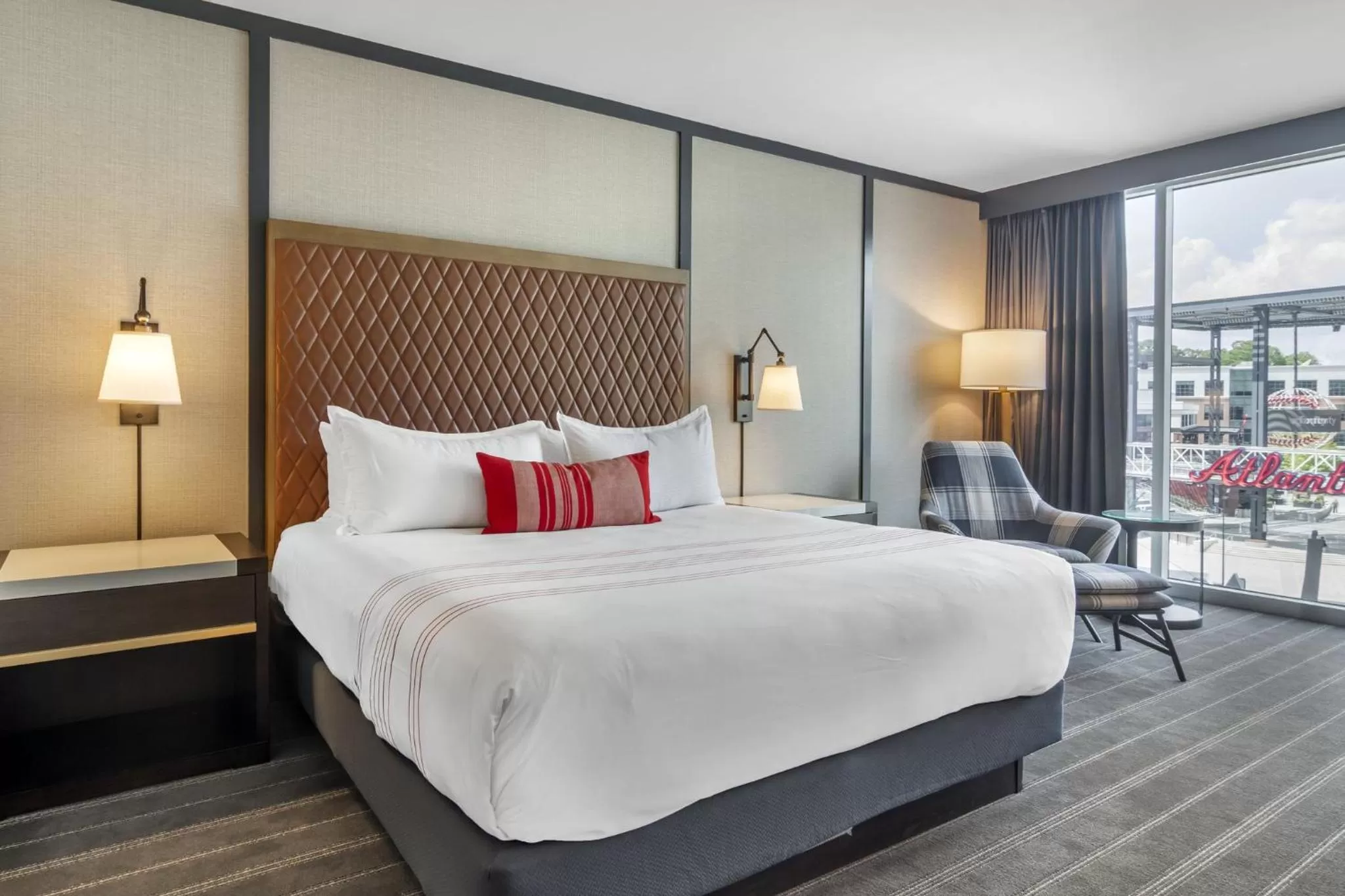 Photo of the whole room, Bed in Omni Hotel at the Battery Atlanta