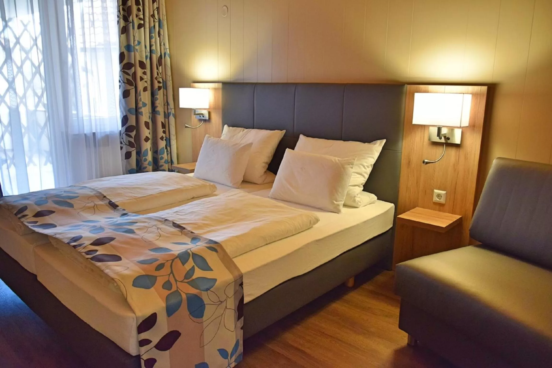 Bedroom, Bed in Cafe-Hotel Altreuter