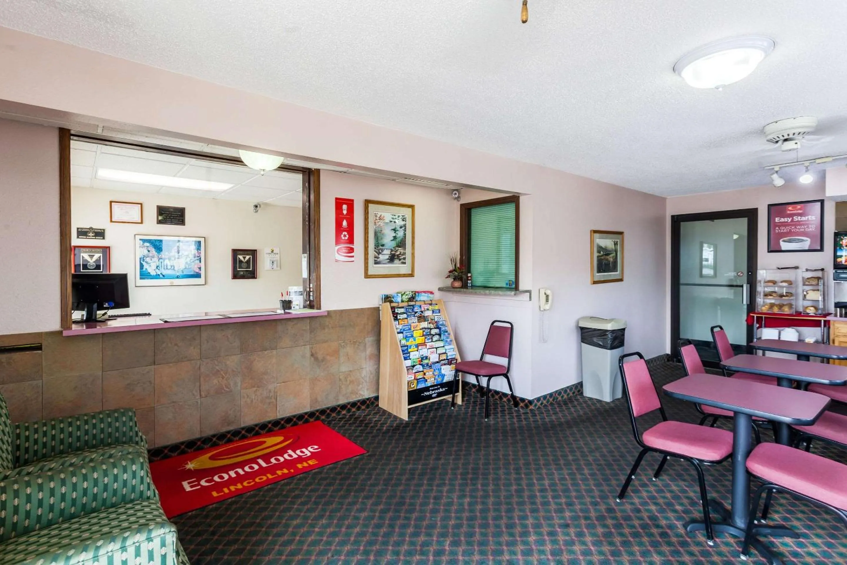 Lobby or reception in Econo Lodge Lincoln