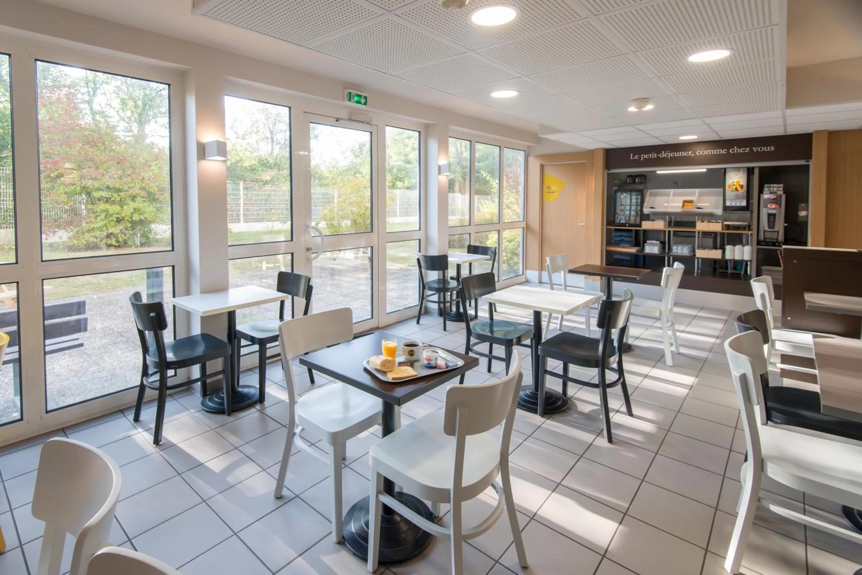 Buffet breakfast in B&B HOTEL Freyming-Merlebach