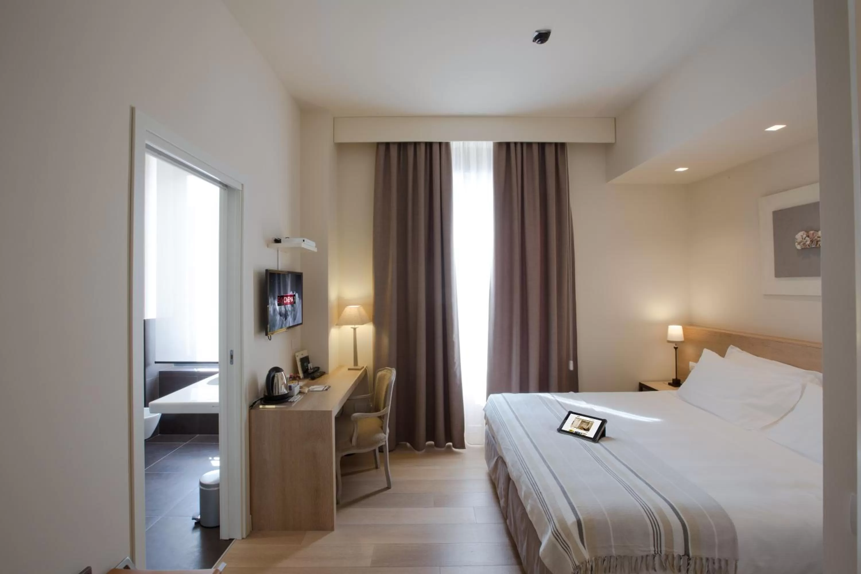 Photo of the whole room, Bed in Hotel 900