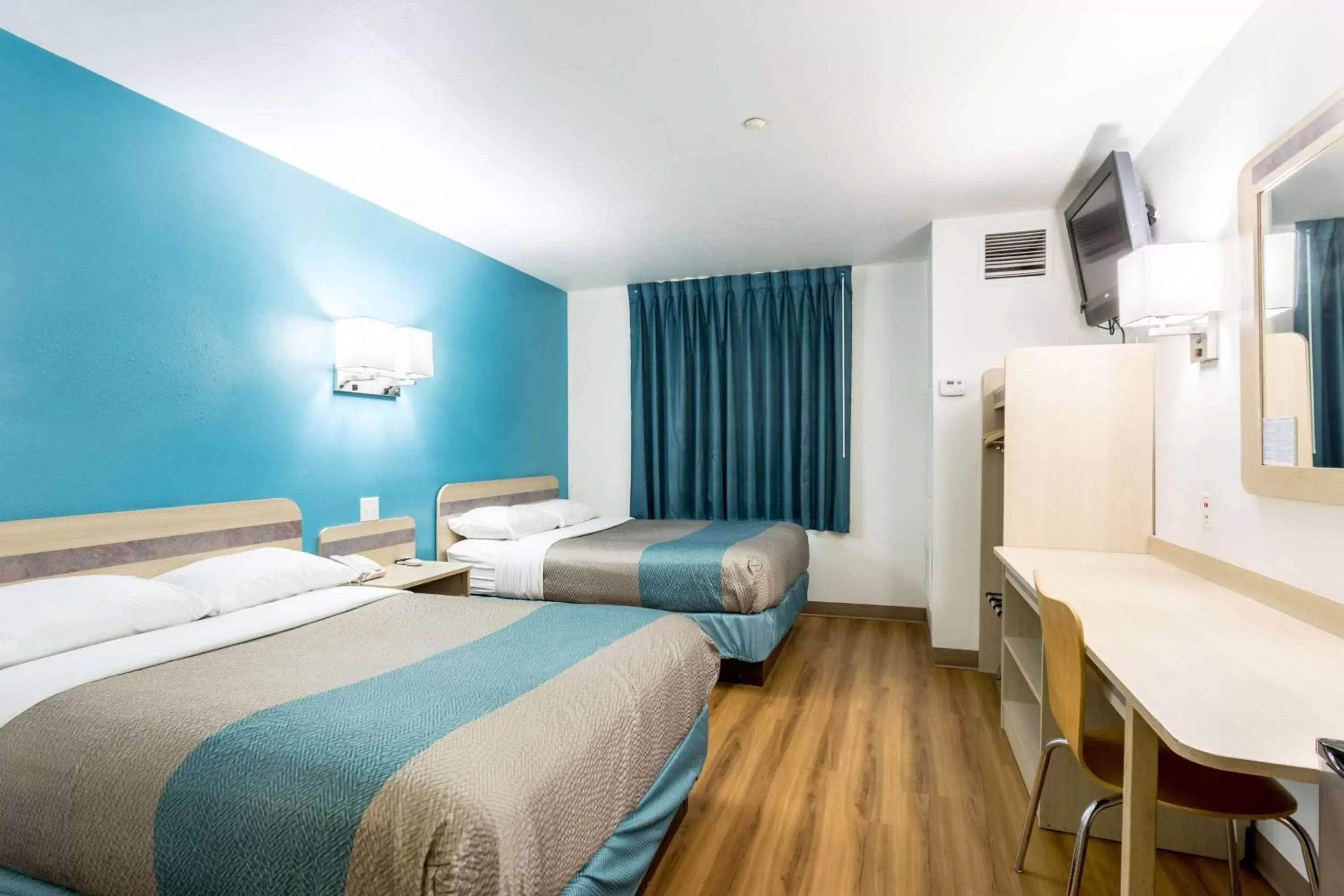 Quadruple Room - single occupancy - Non-Smoking in Motel 6-Roswell, NM Quadruple Room - single occupancy - Non-Smoking in Motel 6-Roswell, NM