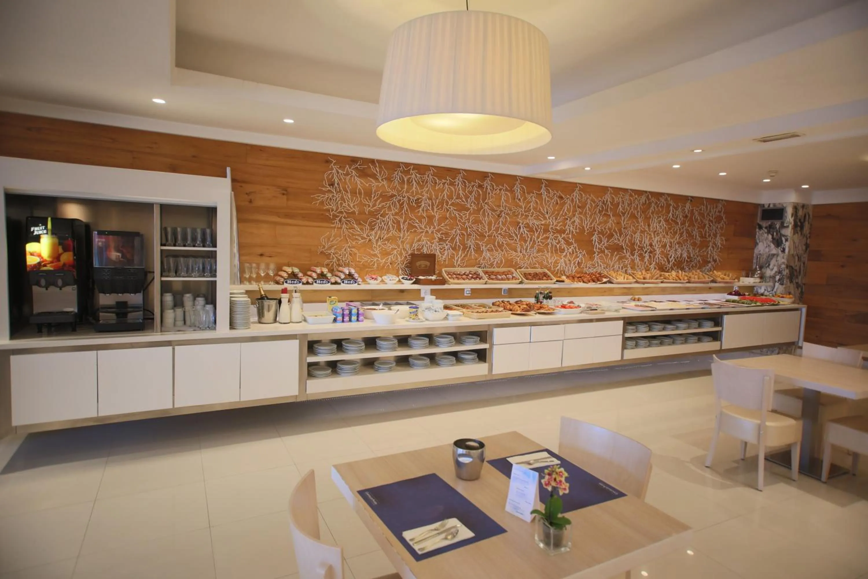 Restaurant/places to eat in Canyelles Platja