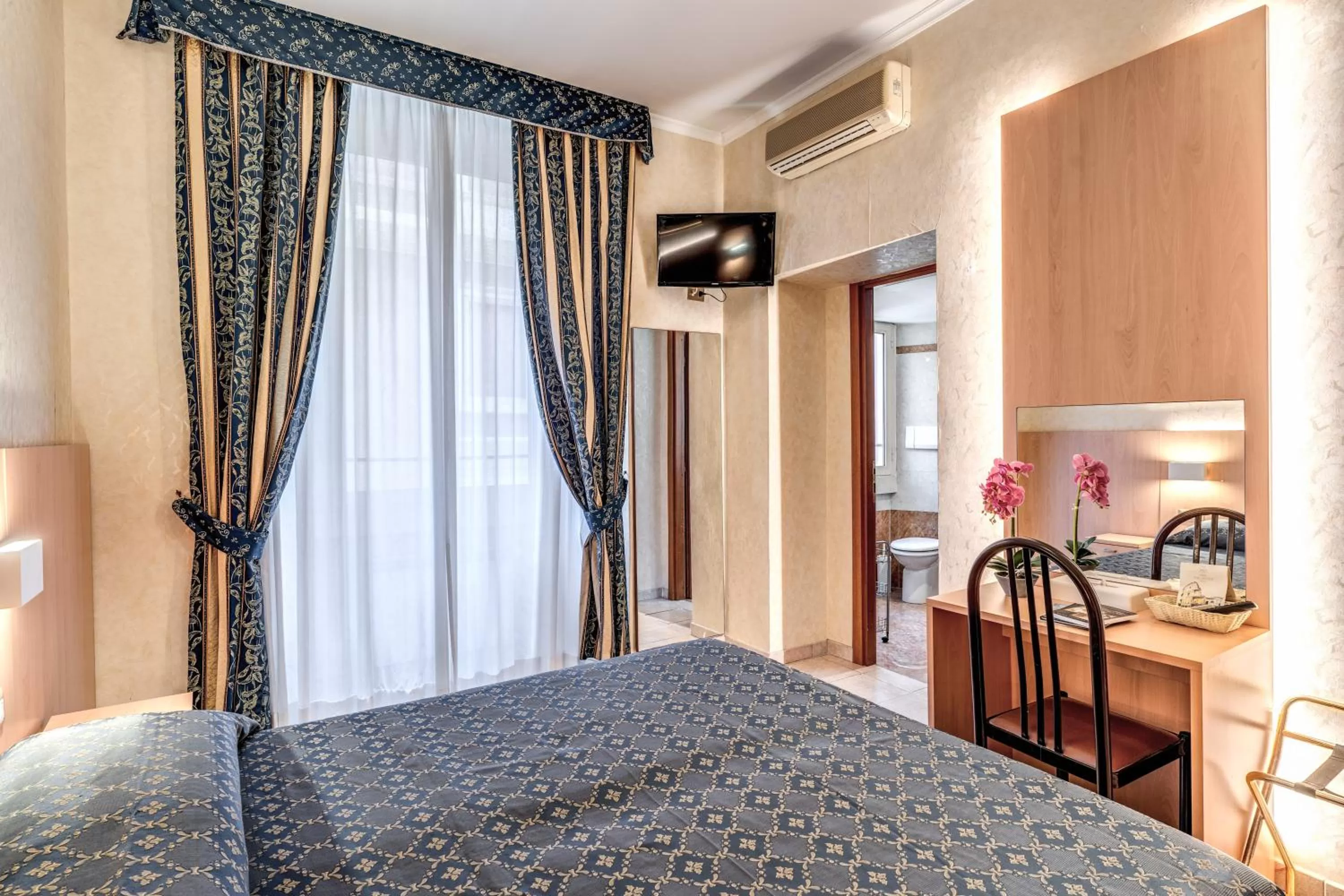 Photo of the whole room, Bed in Hotel Orlanda