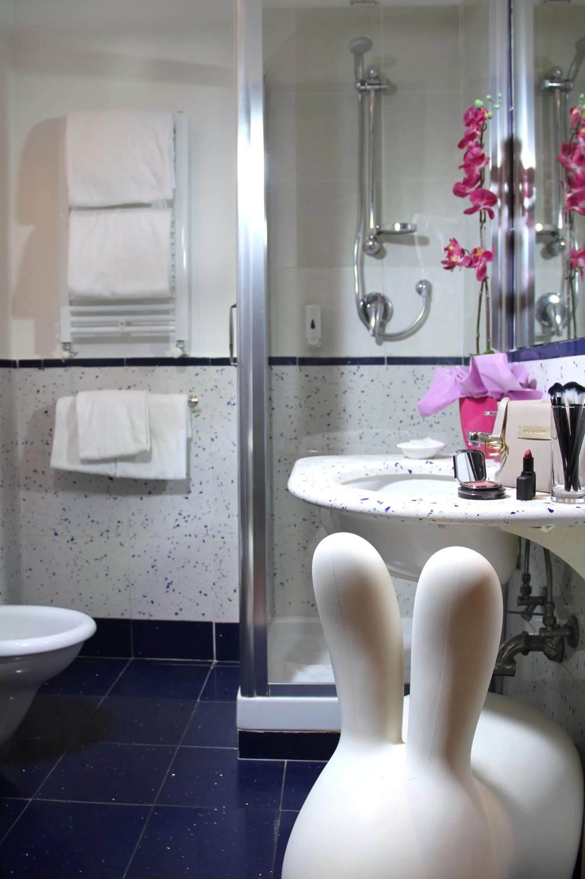 Shower in Hotel Windrose