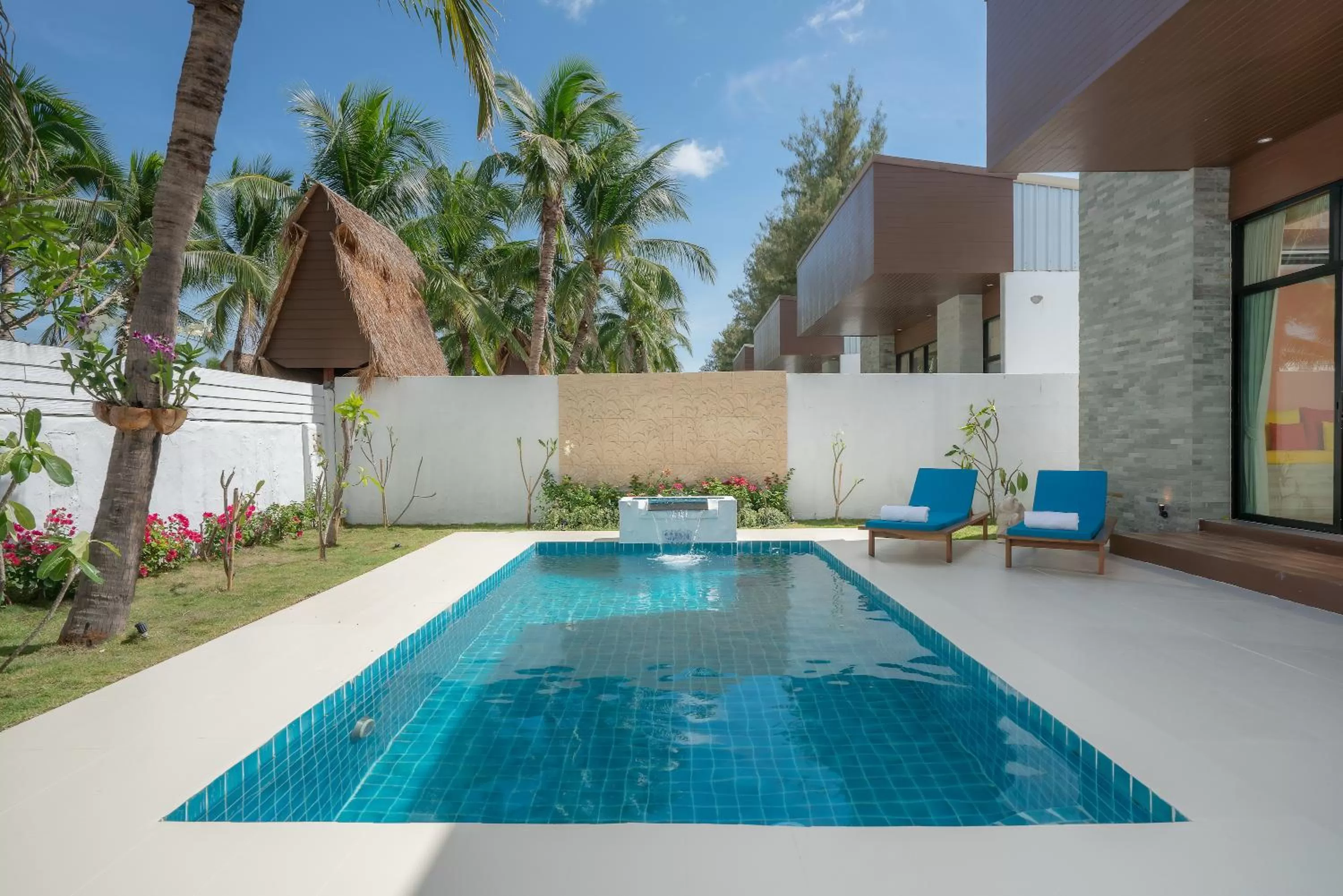 Swimming pool in Dhevan Dara Resort & Spa Hua Hin - Pool Villa