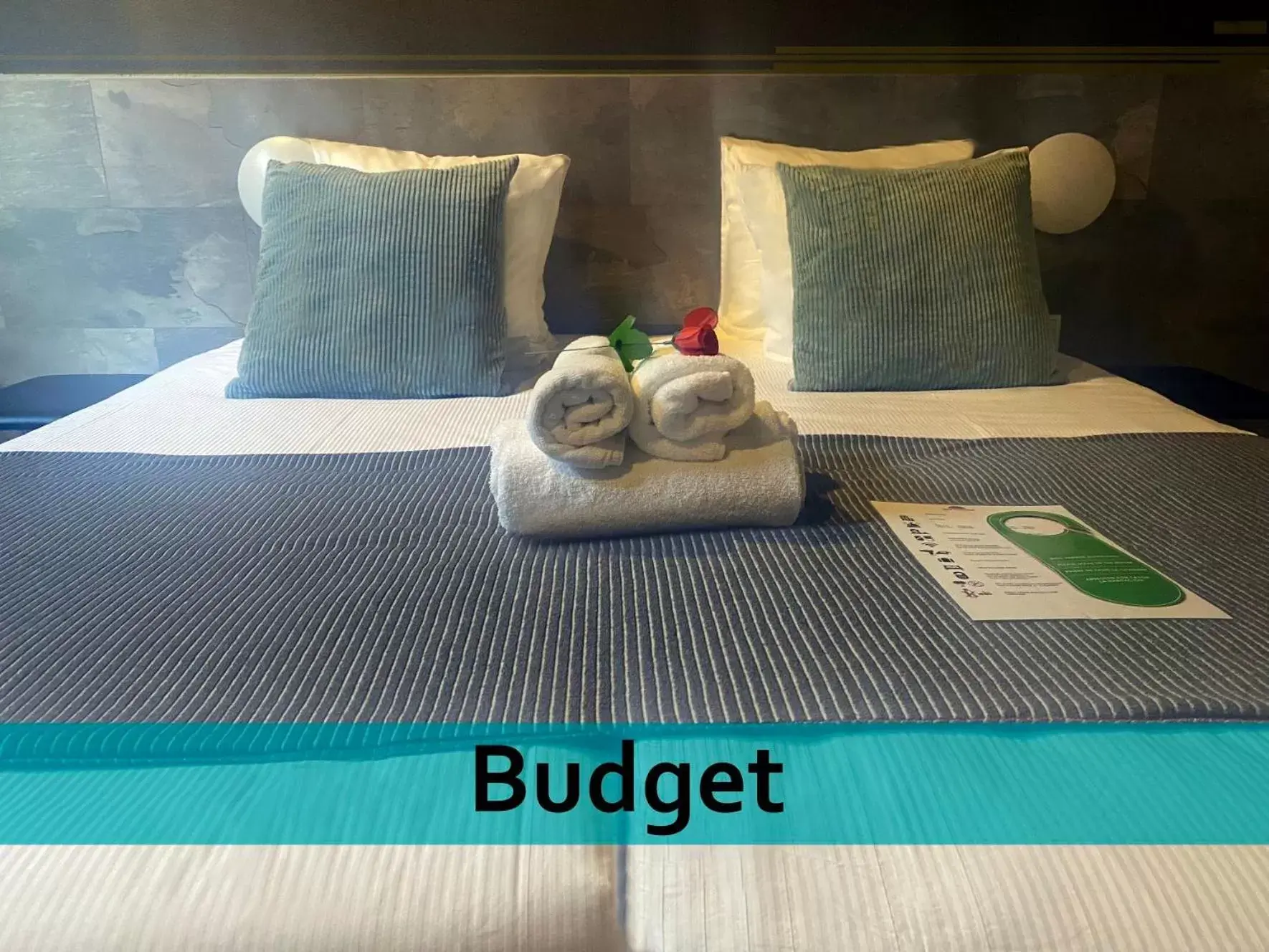 Budget Twin Room in Grand Hotel Central Budget Twin Room in Grand Hotel Central