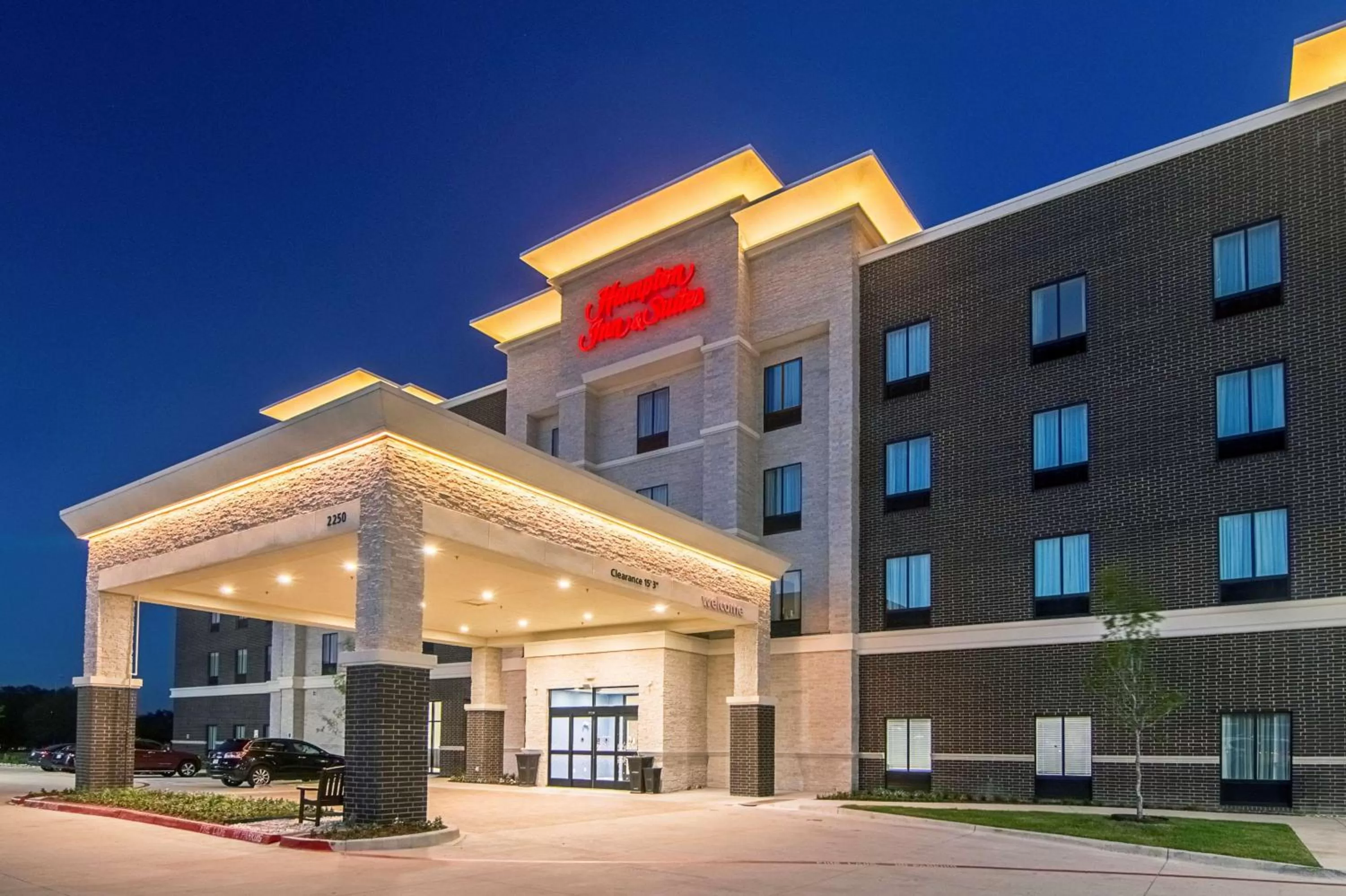 Property building in Hampton Inn & Suites-Dallas/Richardson
