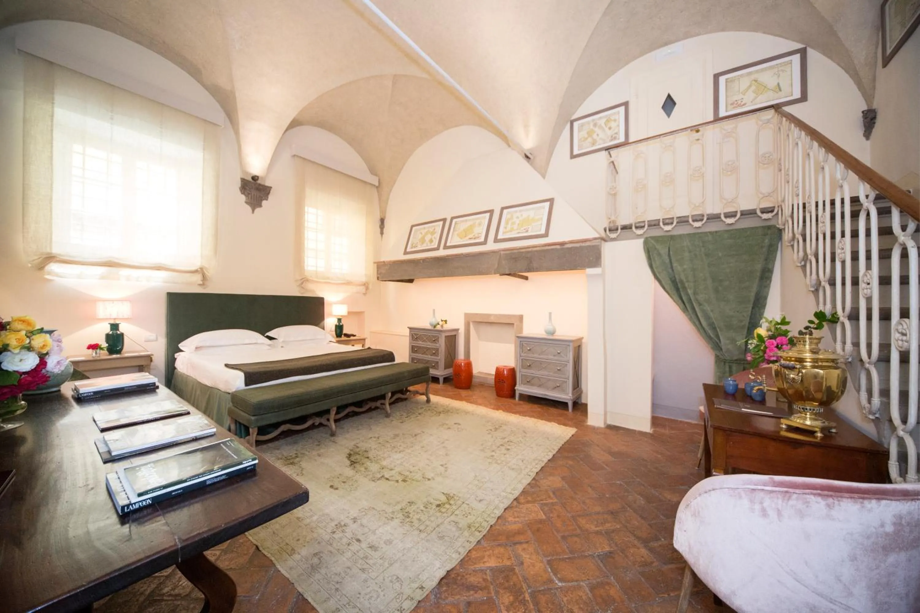 Photo of the whole room, Bed in Al Palazzo del Marchese di Camugliano Residenza d'Epoca