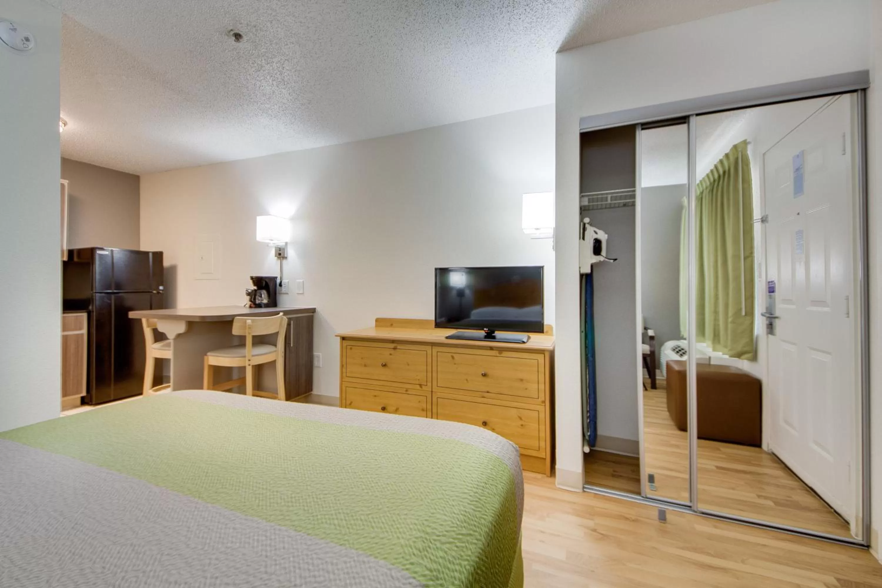 Bed in Studio 6-North Richland Hills, TX - Fort Worth