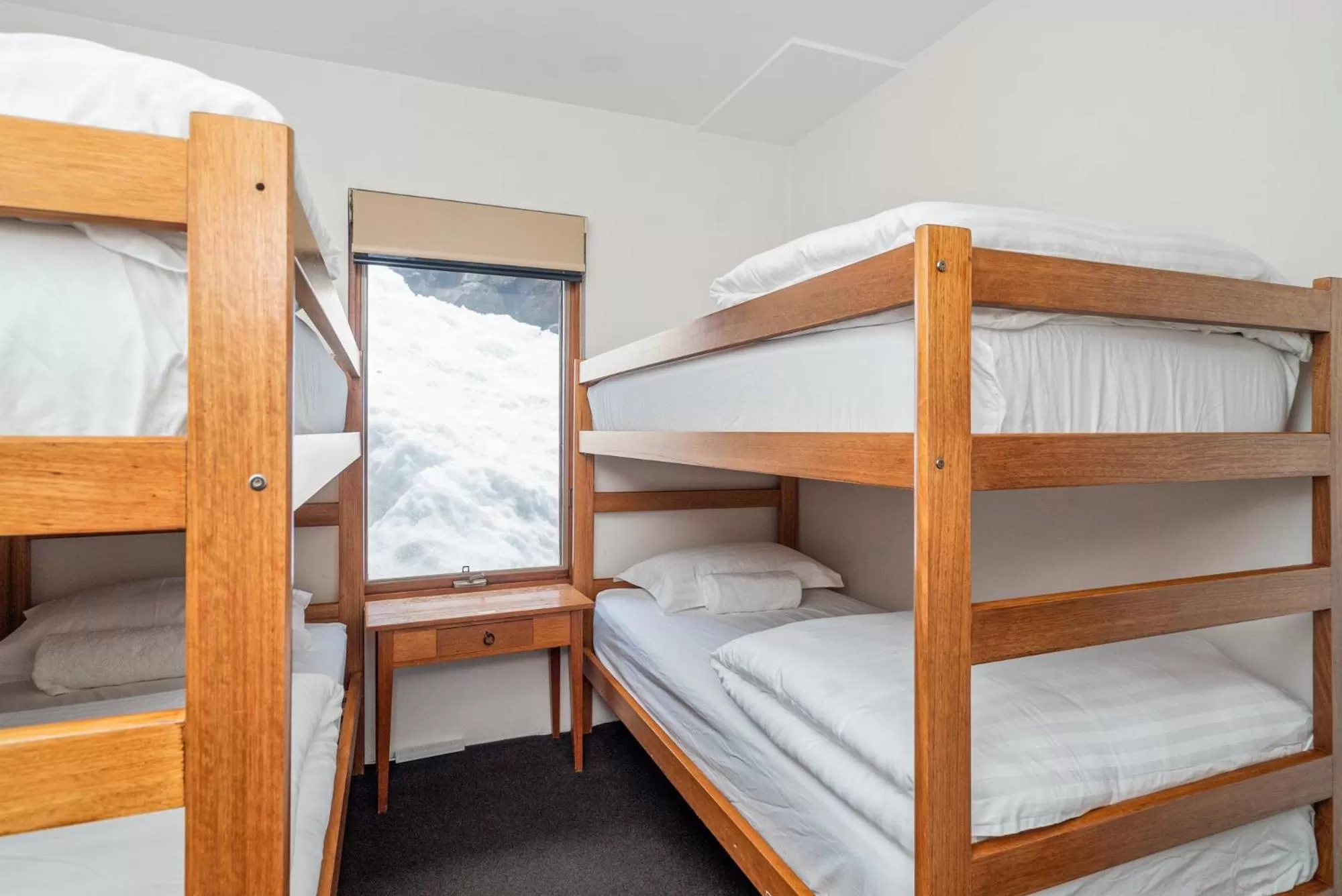 Bedroom, Bunk Bed in Alpine Woodsmoke Apartments