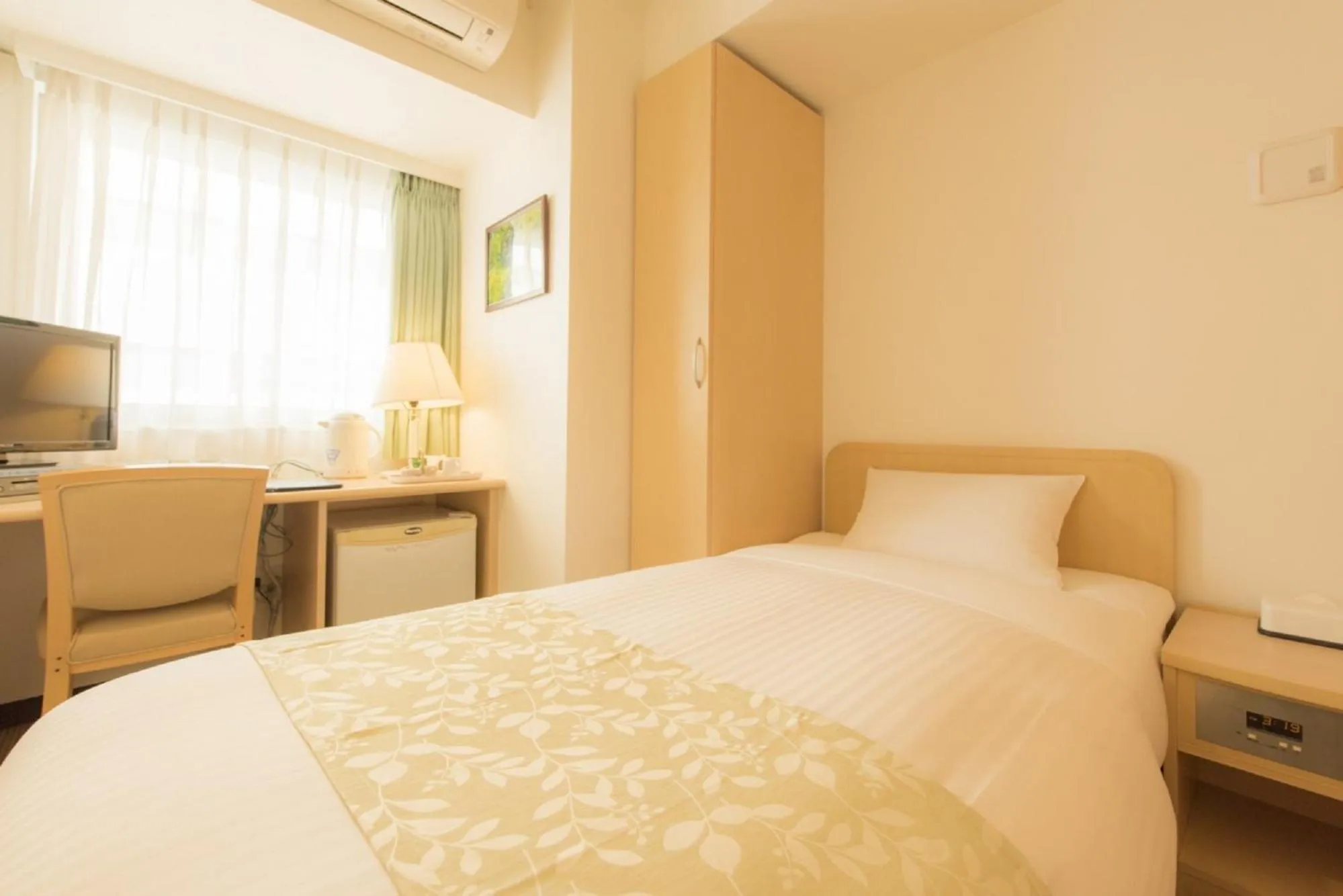 Photo of the whole room, Bed in Hotel Famy Inn Kinshicho