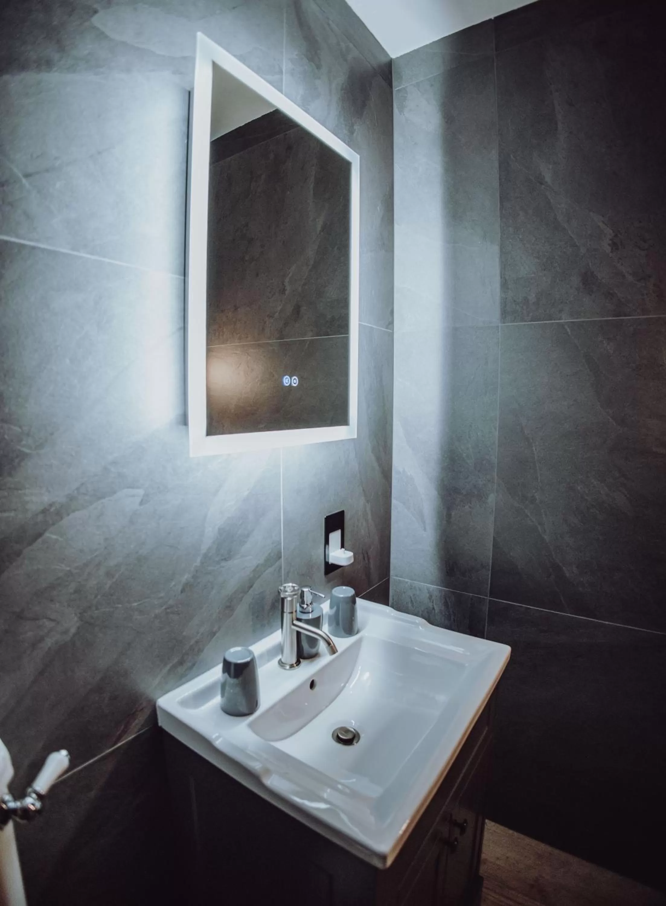 Bathroom in South Causey Inn