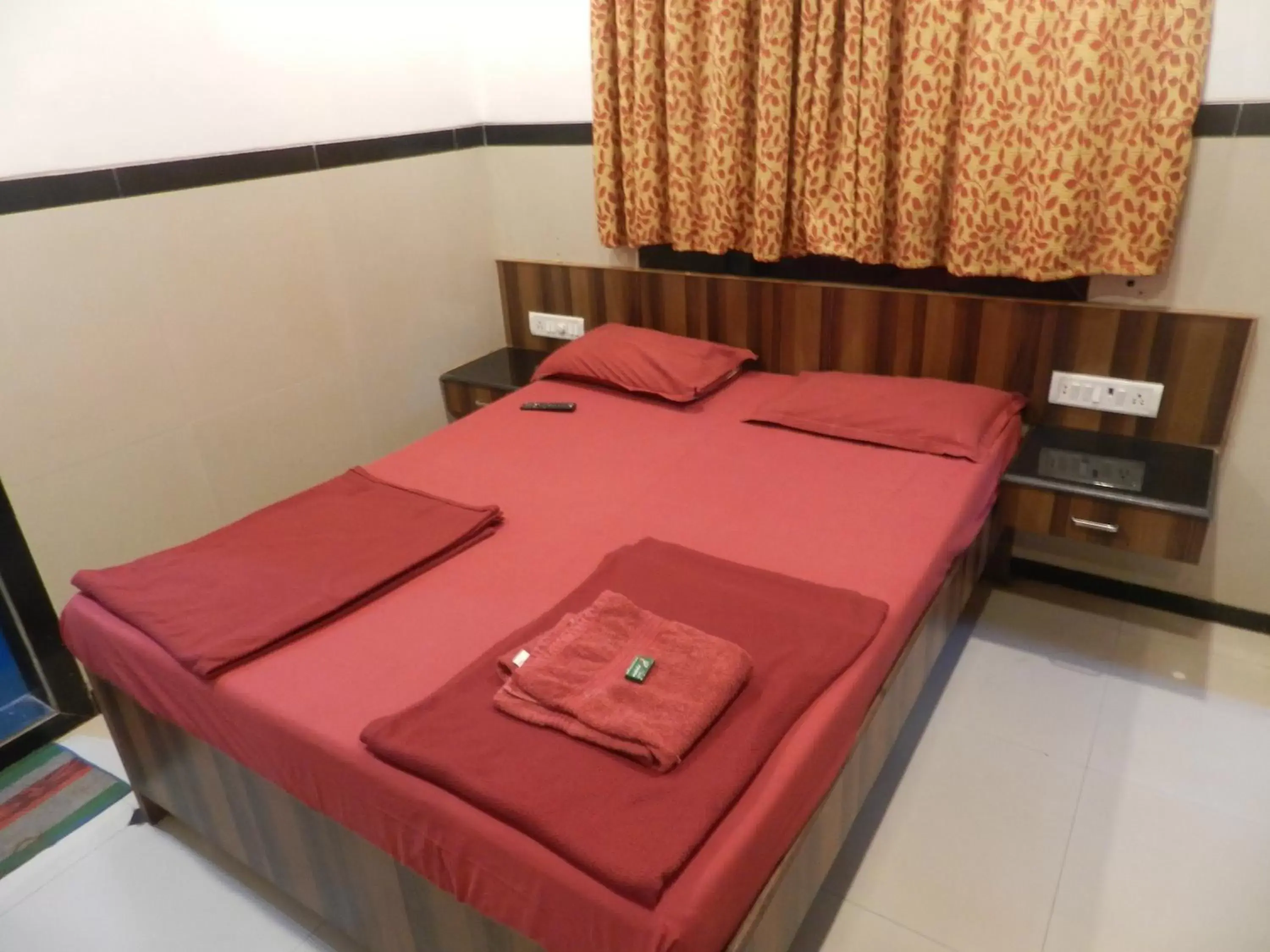 Deluxe Double AC Room in Sayeban Hotel Deluxe Double AC Room in Sayeban Hotel