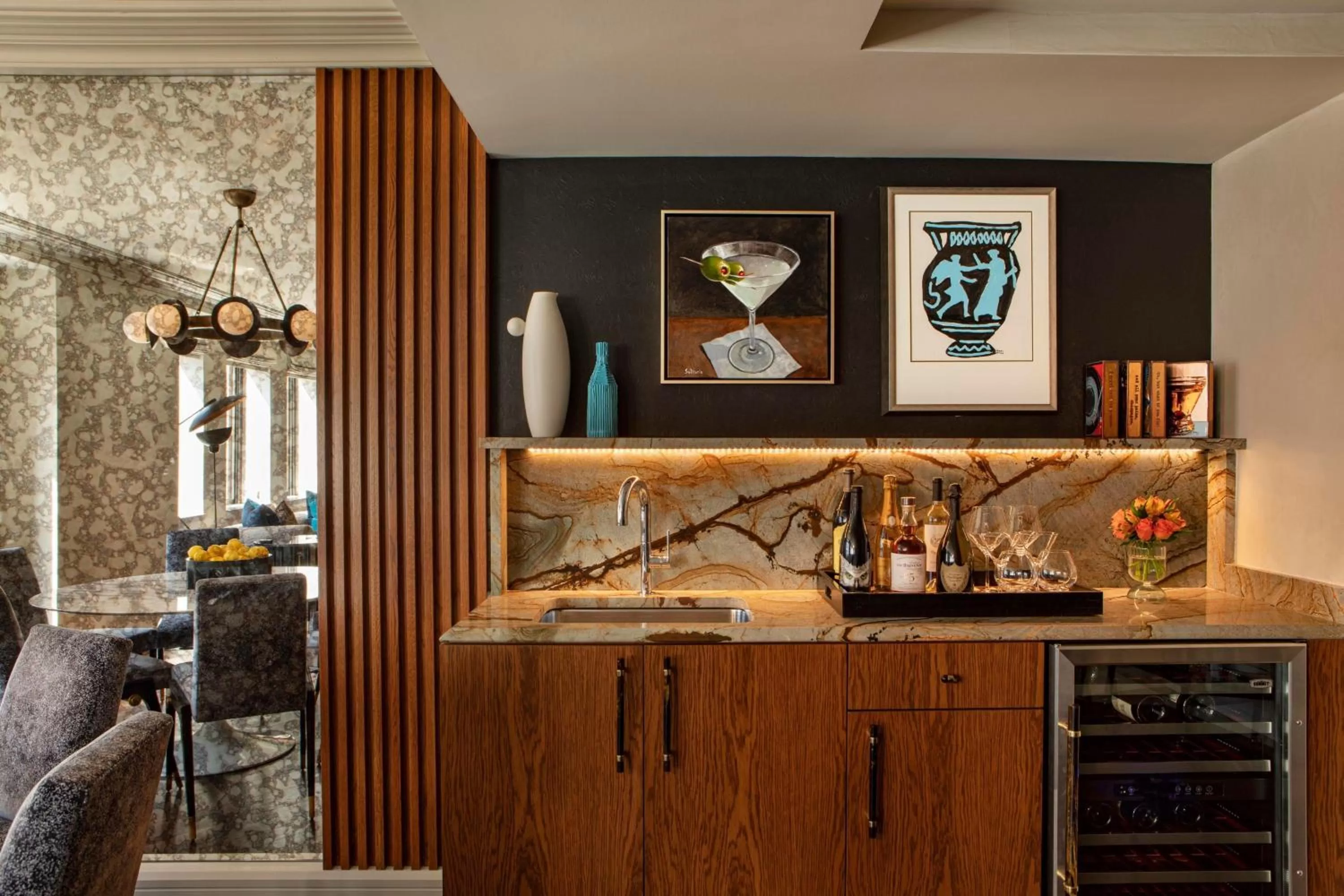 Lounge or bar in JW Marriott Essex House New York