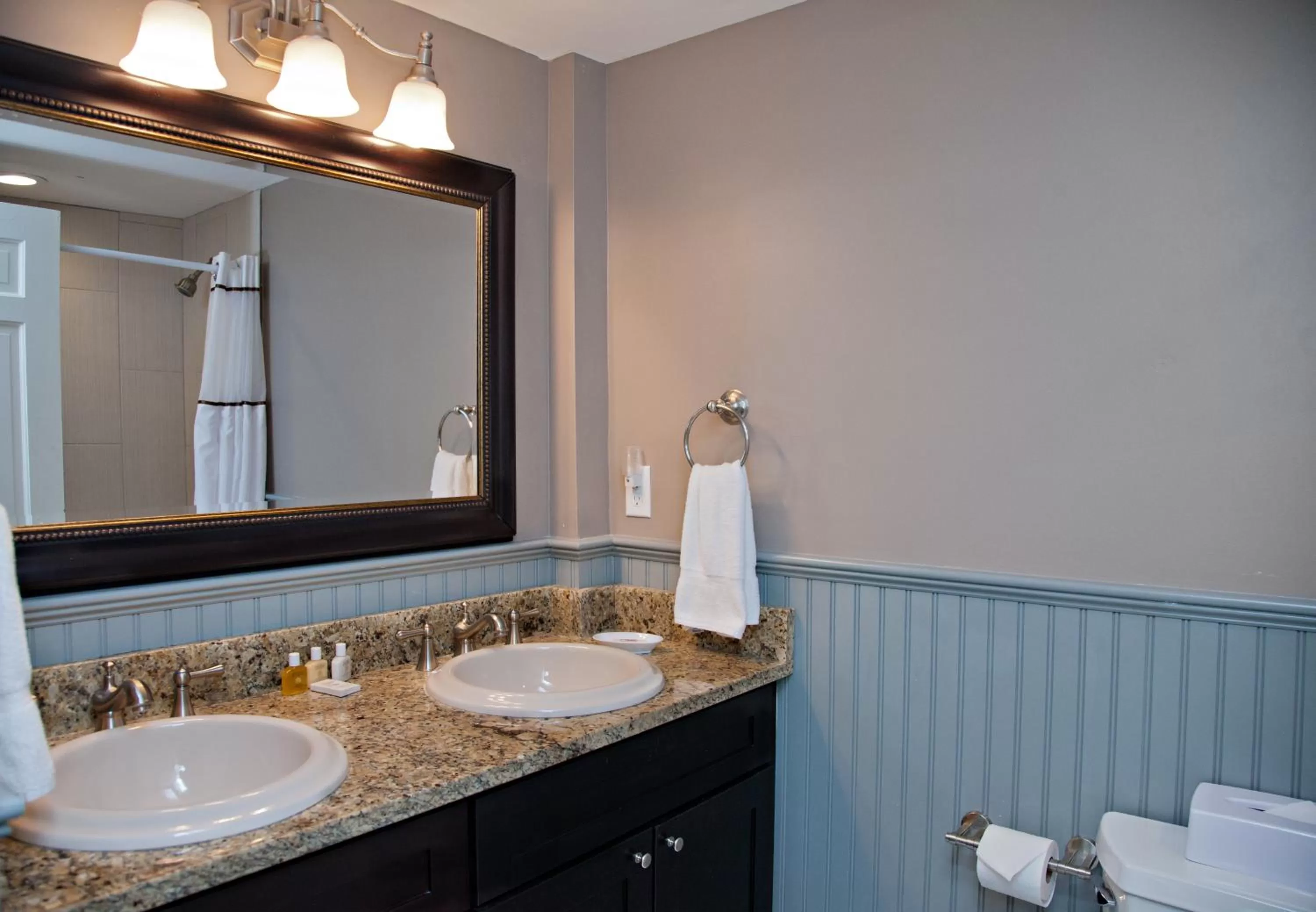 Bathroom in Concord's Colonial Inn
