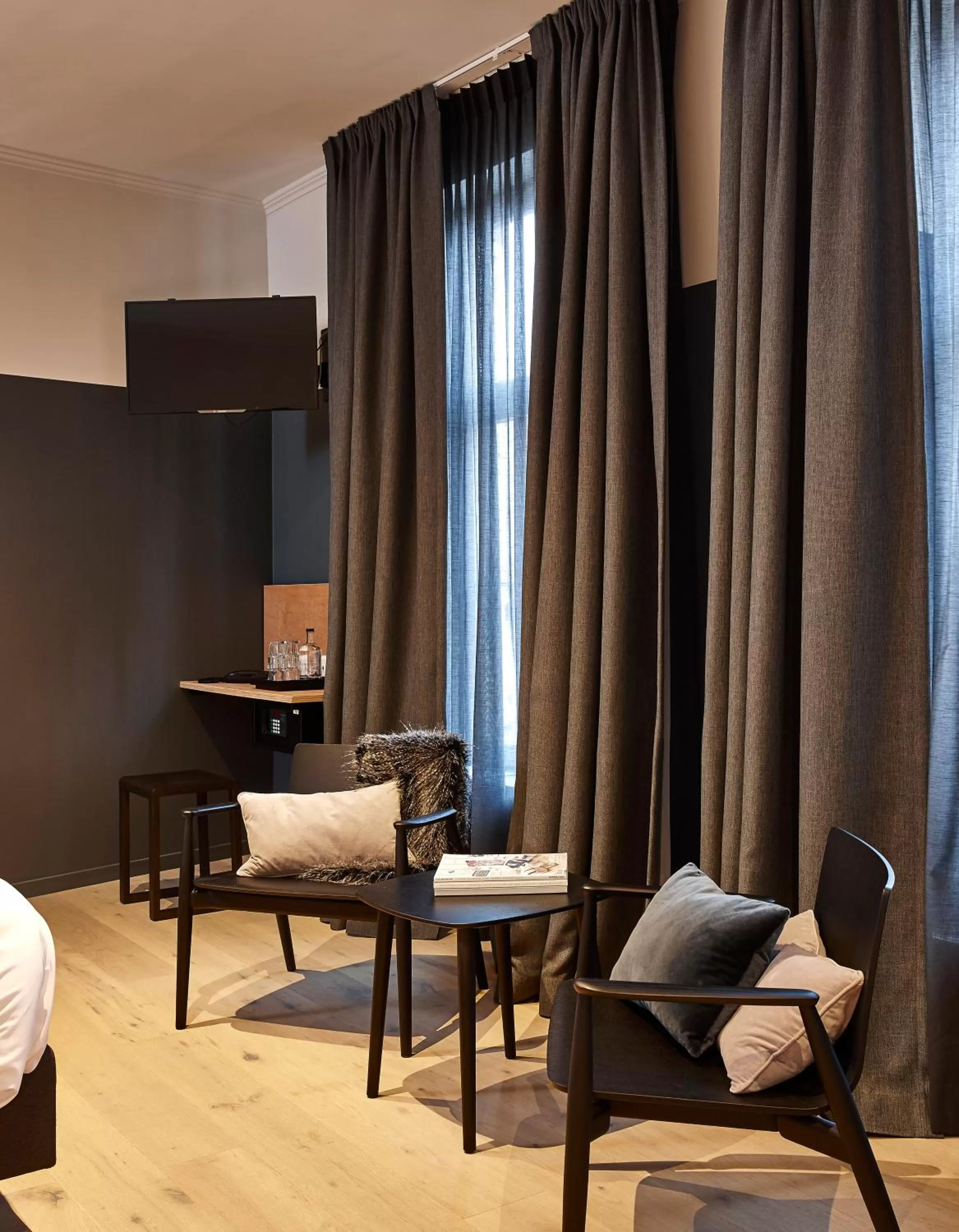 TV and multimedia, Bed in Hotel Monsieur Ernest