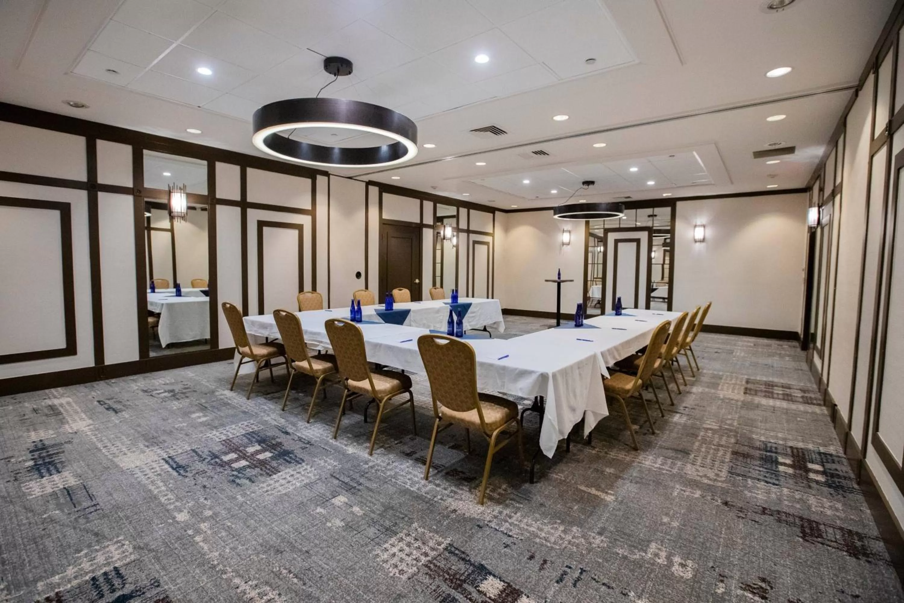 Meeting/conference room in Delta Hotels by Marriott Burlington