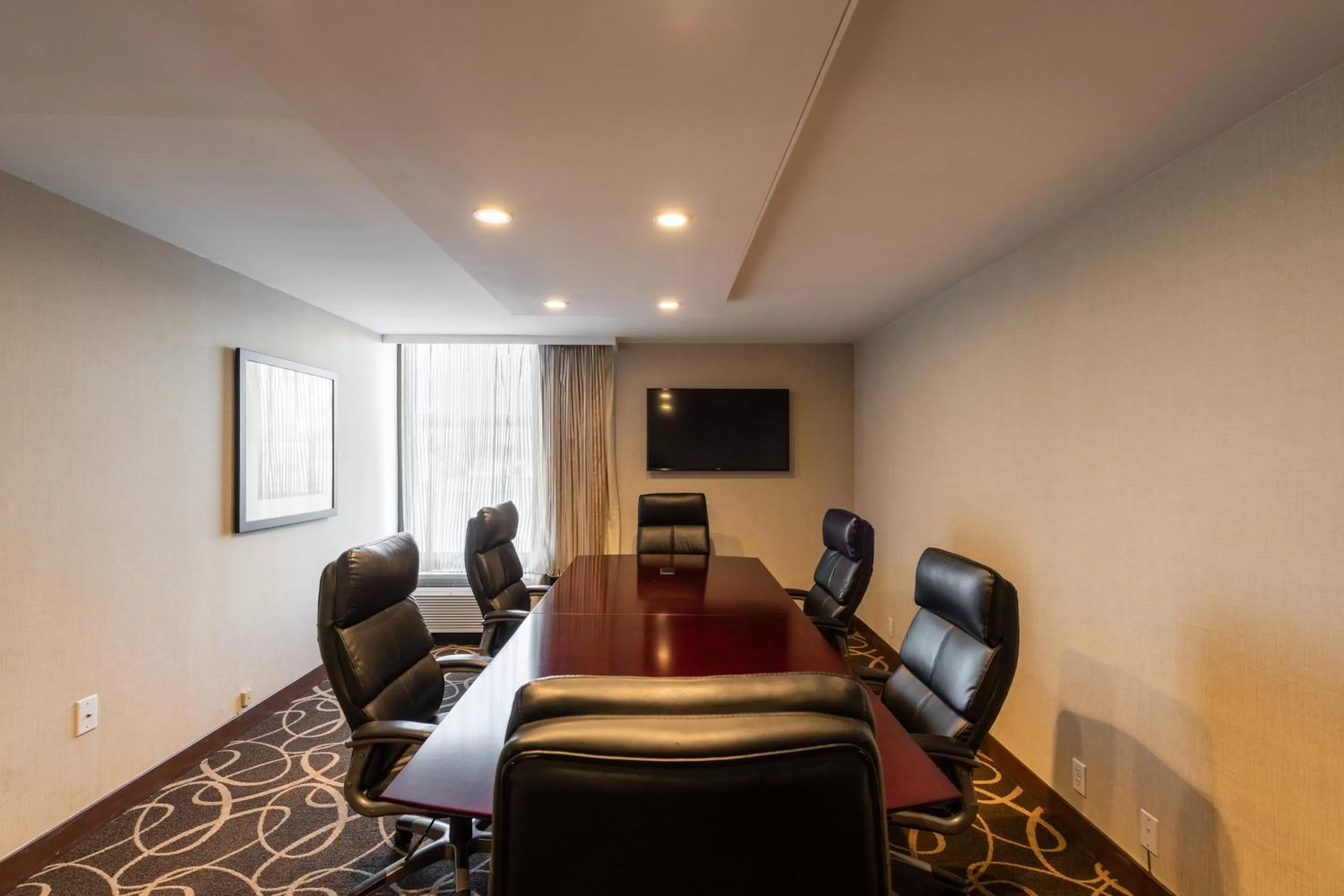 Meeting/conference room in Crowne Plaza Newark Airport by IHG