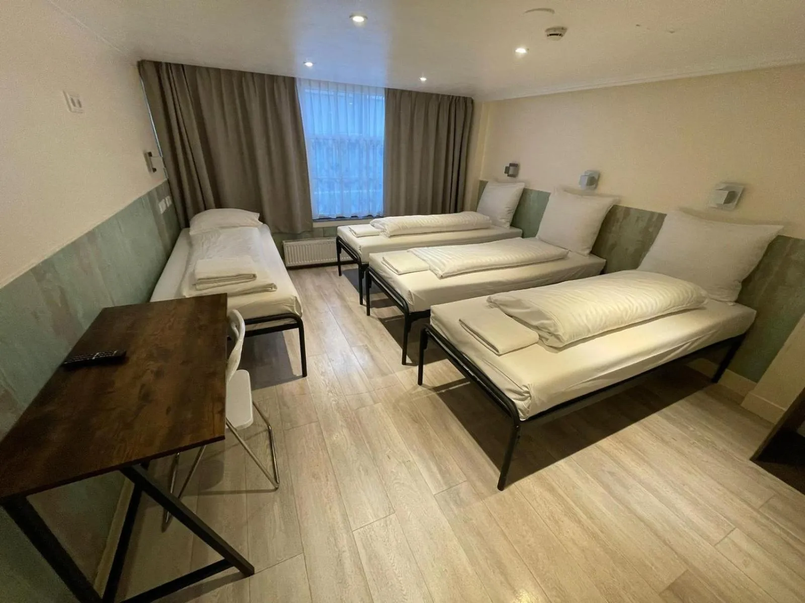 Photo of the whole room, Bed in Hotel Damrak Inn