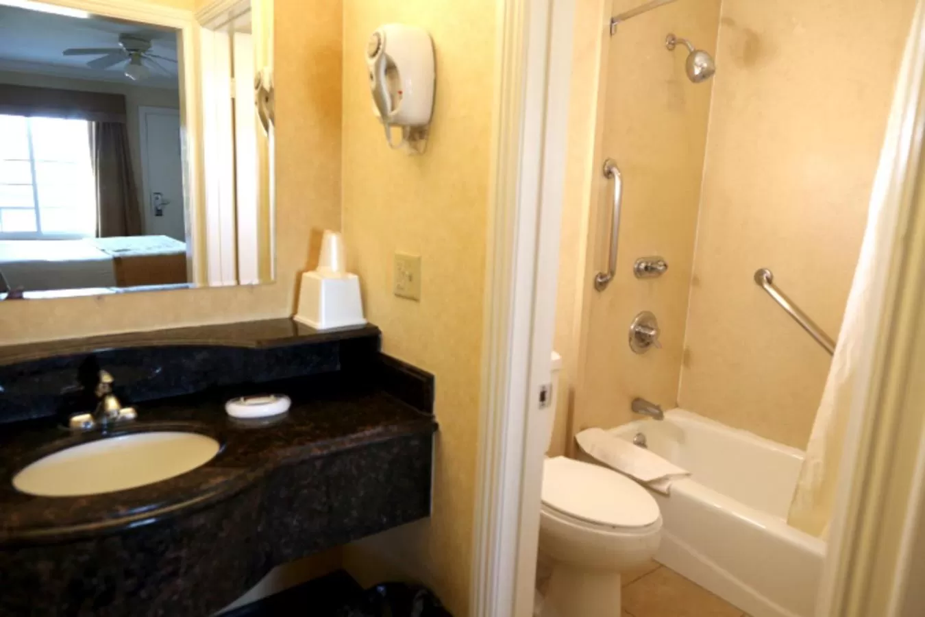 Toilet in Princess Inn