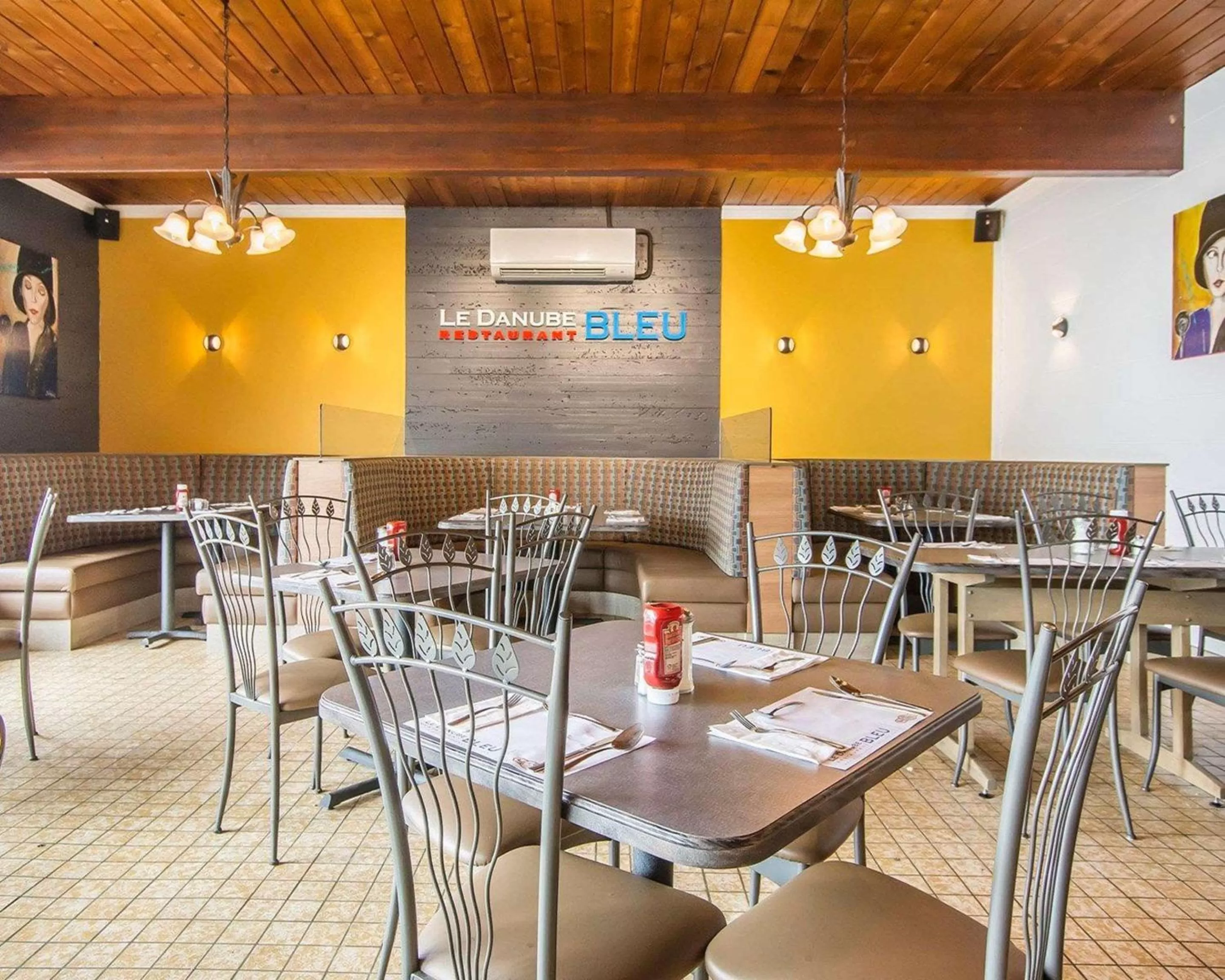 Restaurant/places to eat in Hotel Danube Bleu