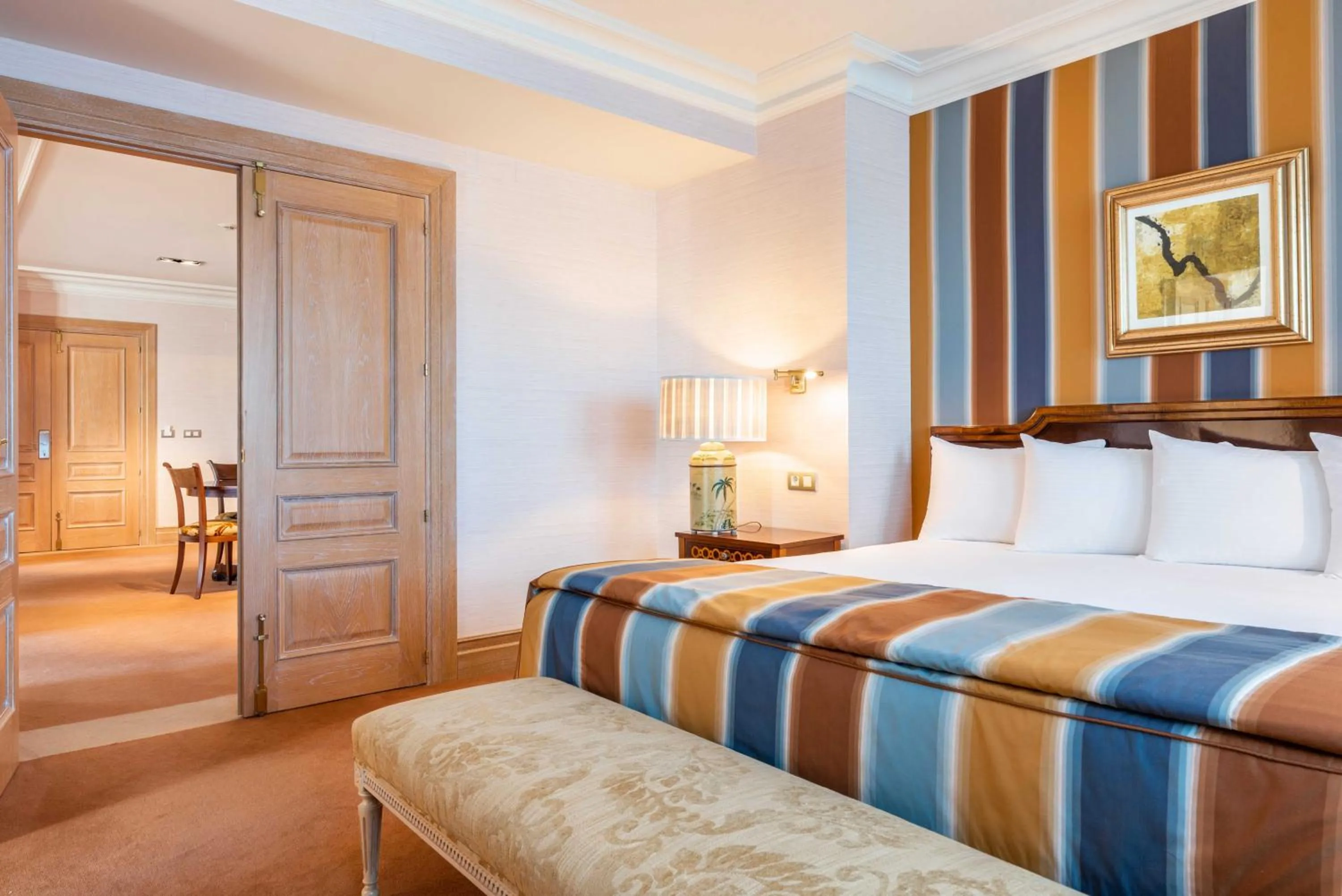 Living room, Bed in Eurostars Gran Hotel La Toja