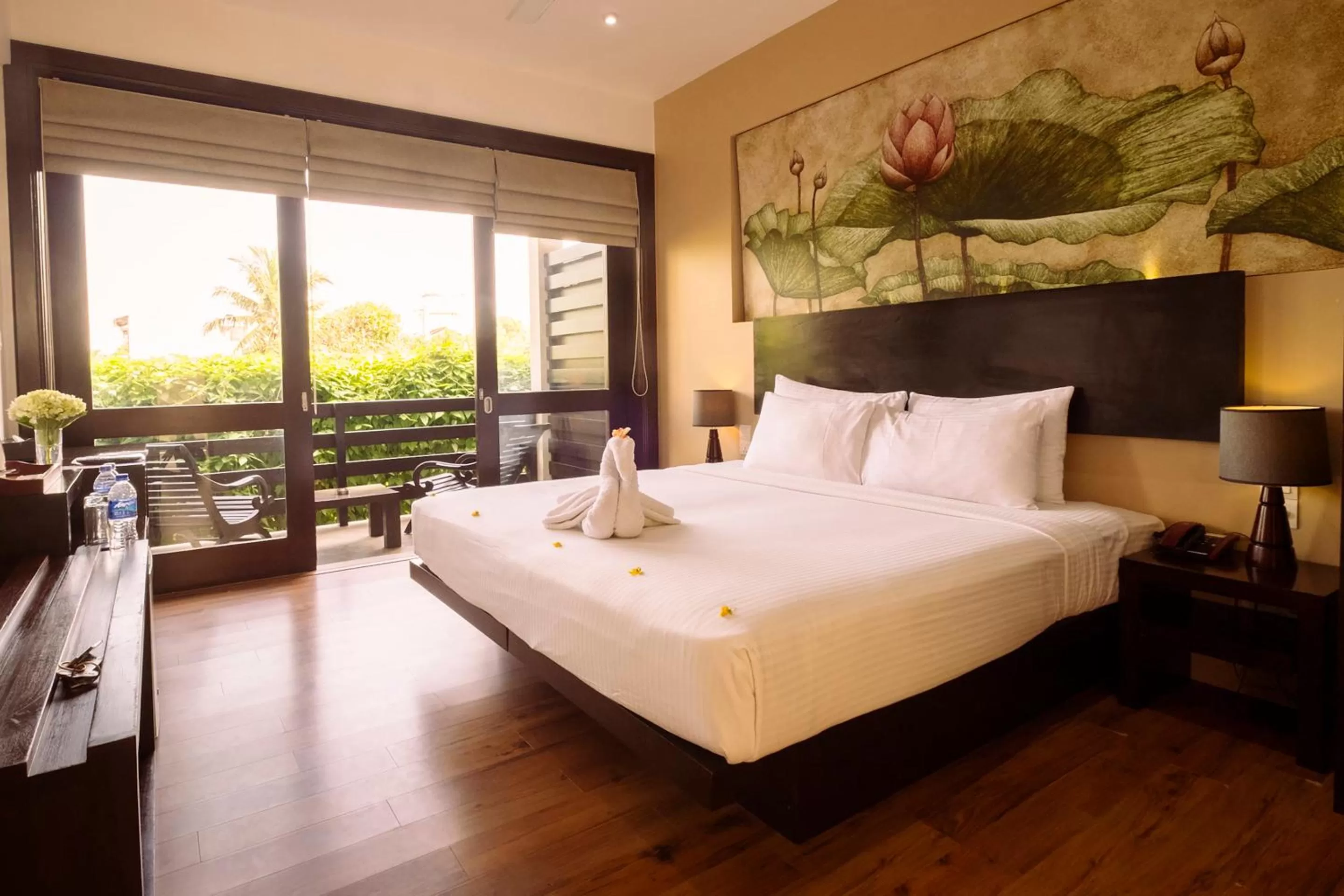 Bed in Terrace Green Hotel and Spa - Free Airport Shuttle Service