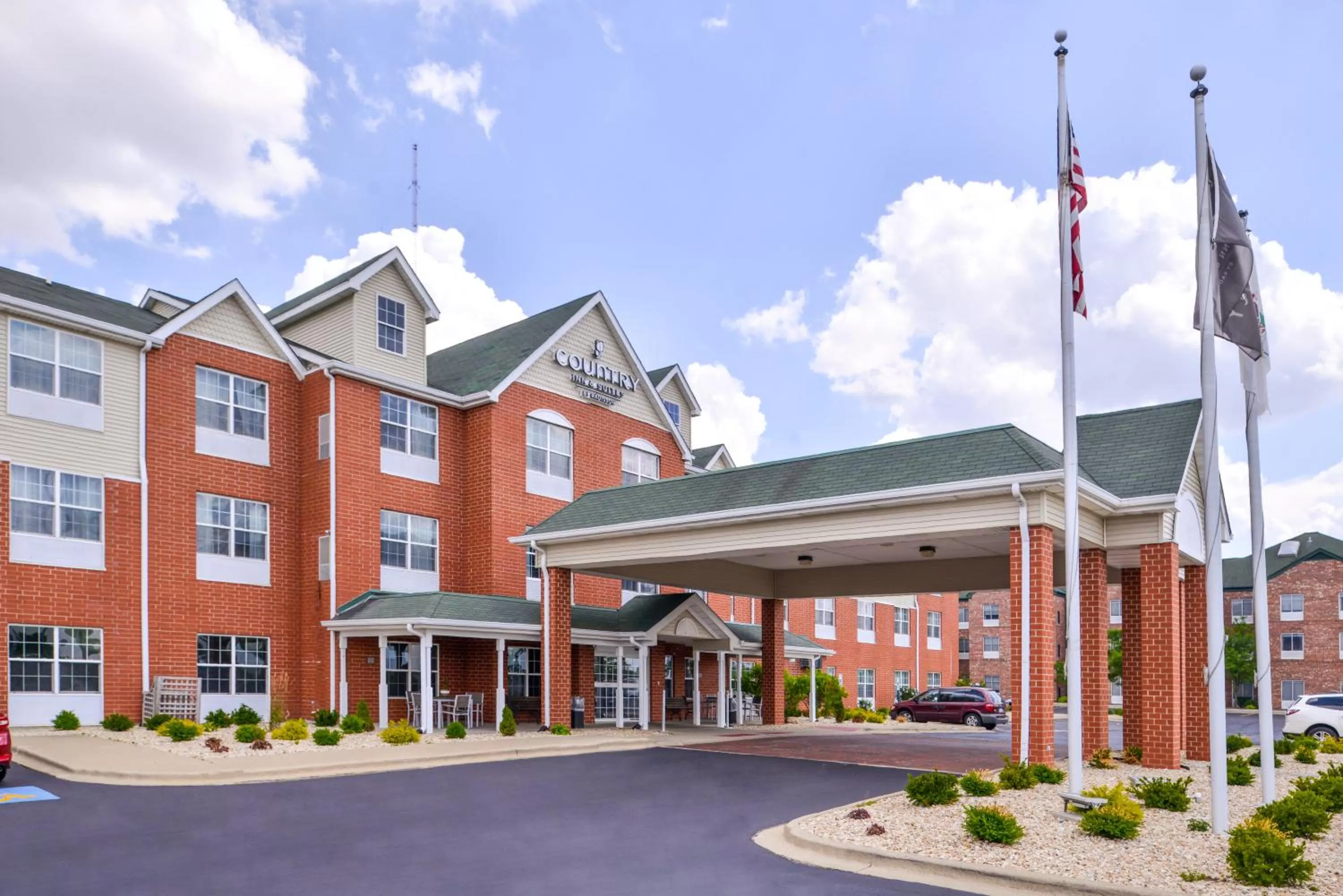 Property building in Country Inn & Suites by Radisson, Tinley Park, IL