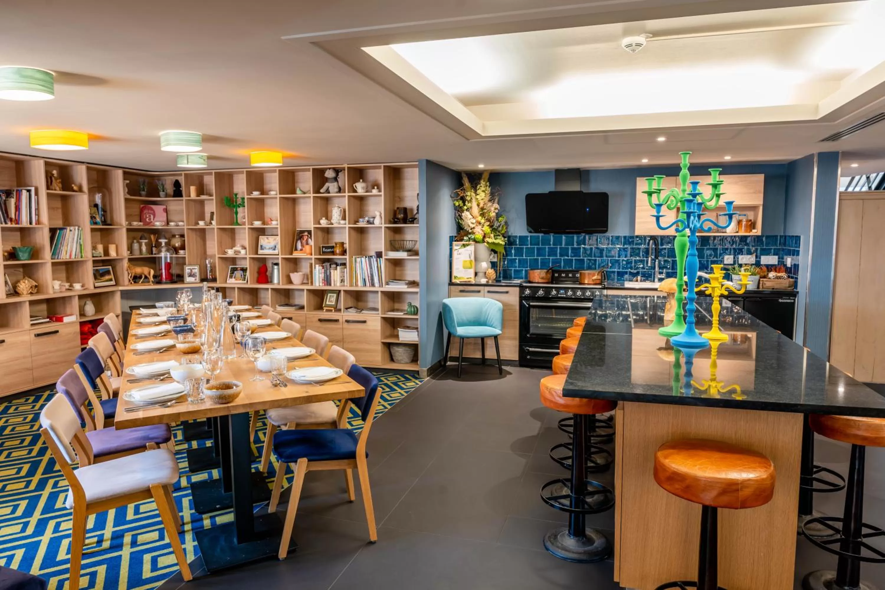 Seating area in Novotel Orléans Chemins De Sologne Demeures De Campagne