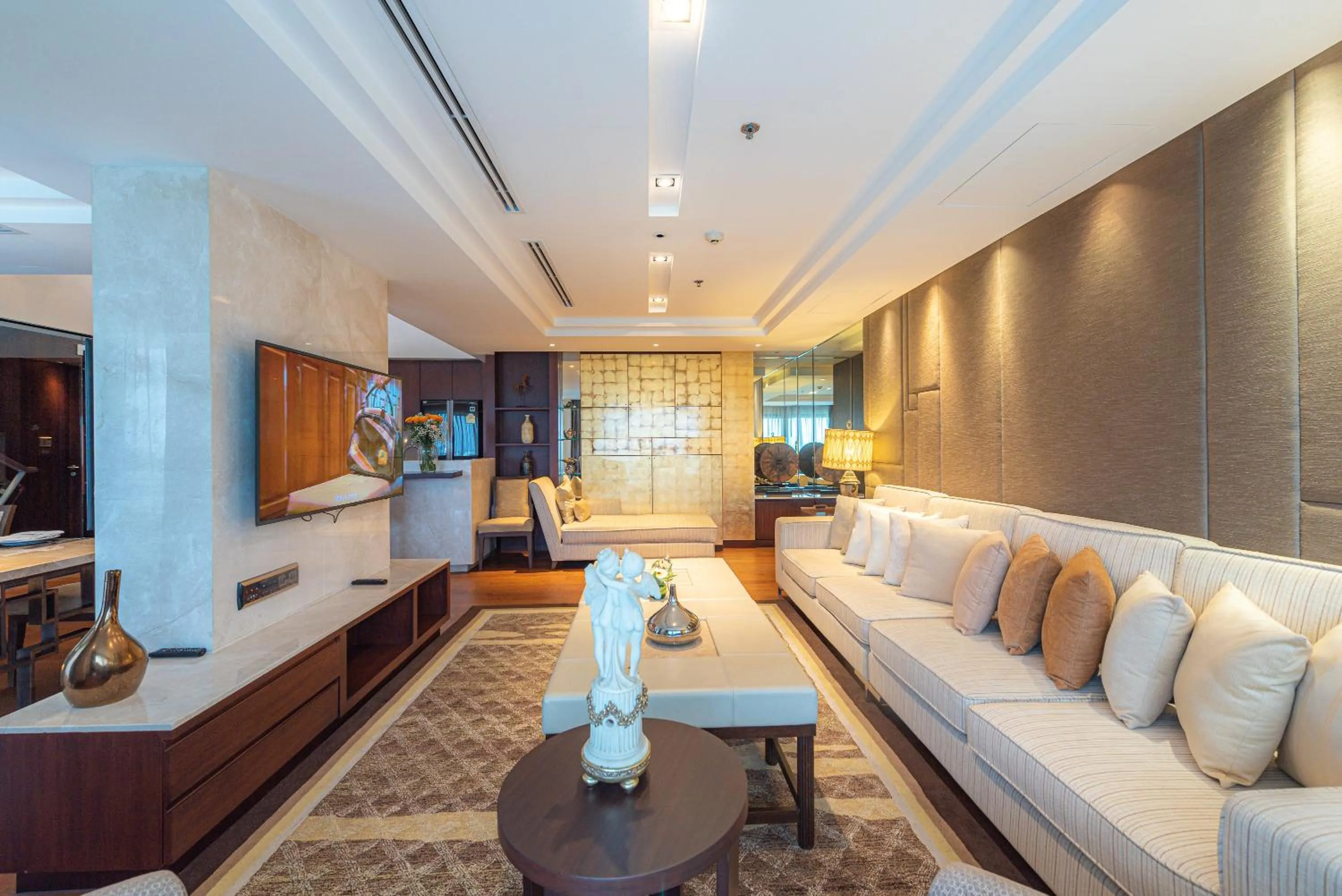 Living room in Summit Windmill Golf Suite Hotel at Suvarnabhumi